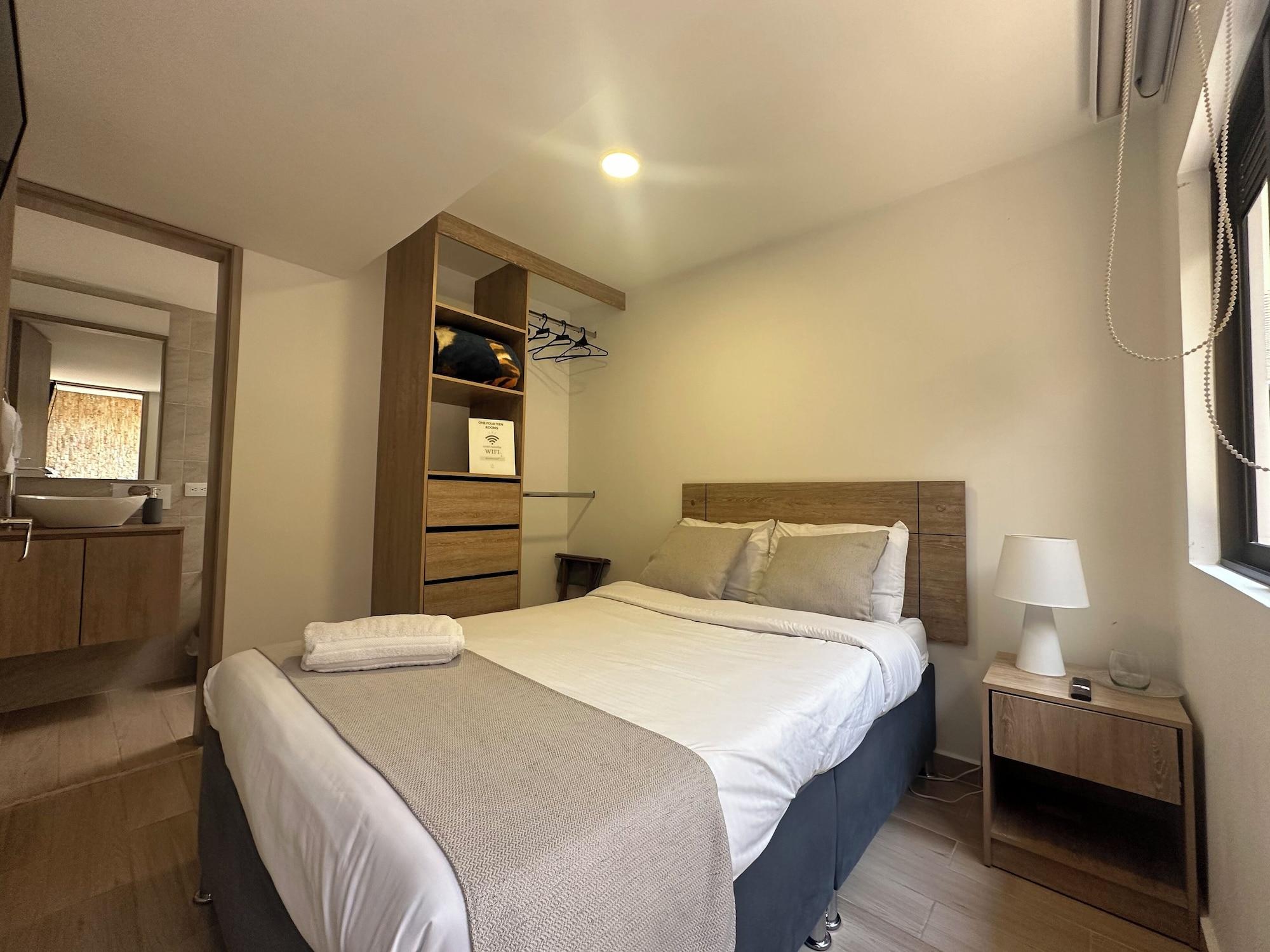 Varios One Fourteen Rooms