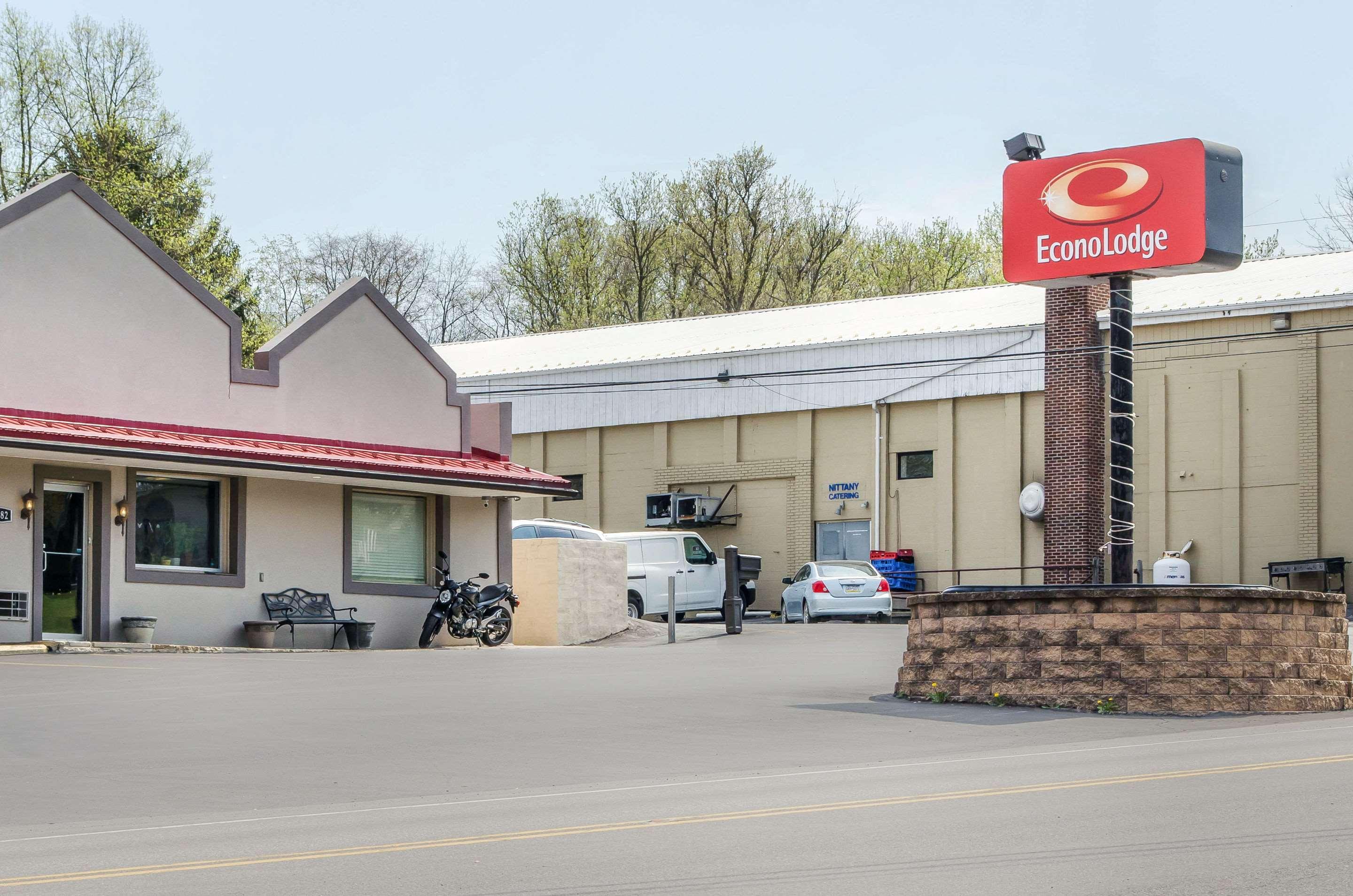 Vista Exterior Econo Lodge Bellefonte I-99