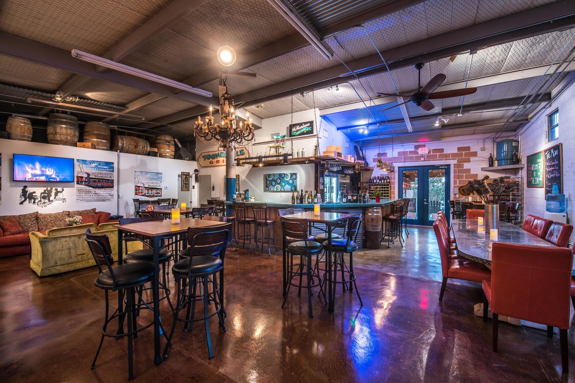 Bar/Salón Barons CreekSide