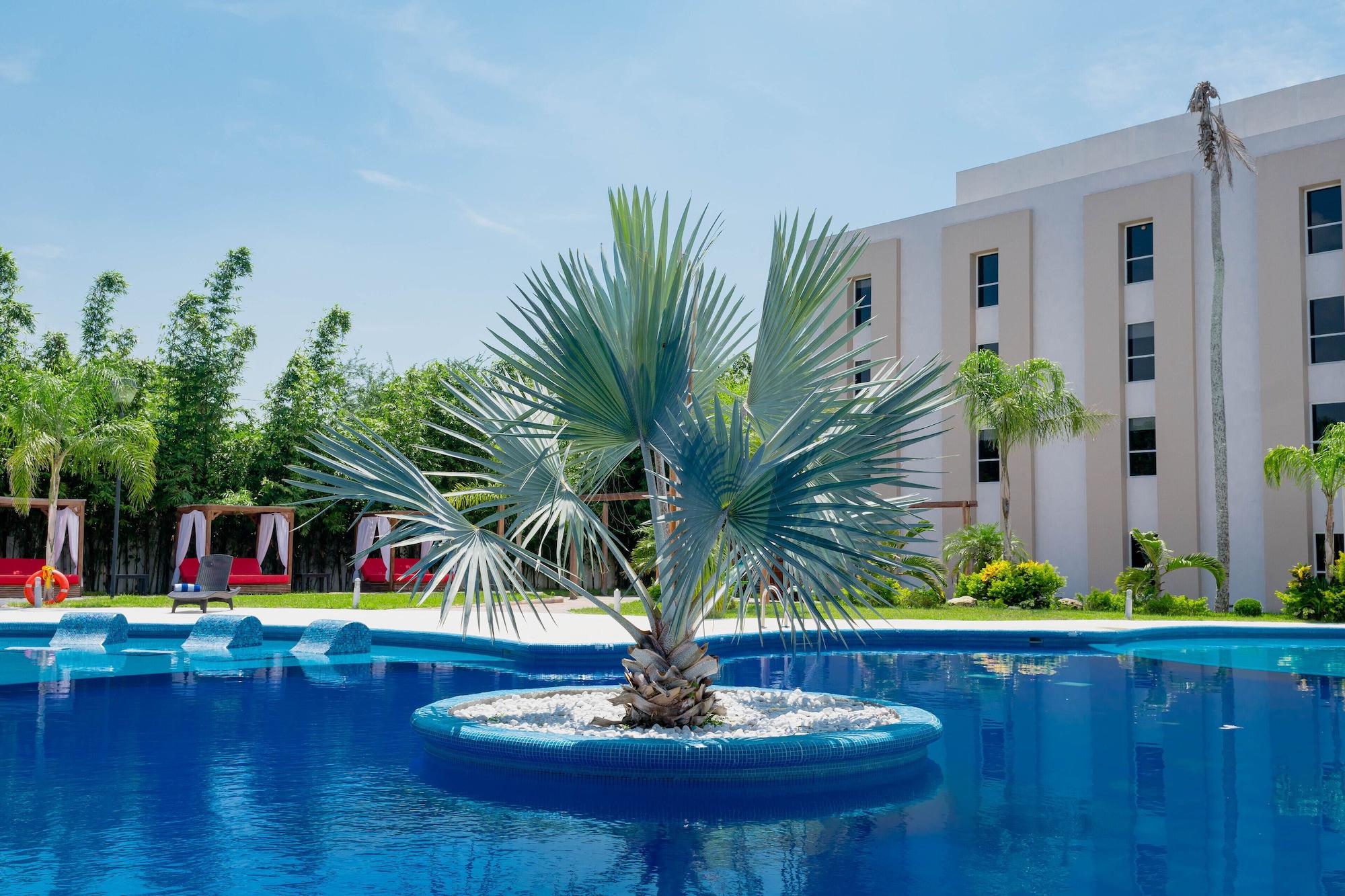 Vista Piscina HOTEL ROYAL GARDEN TUXPAN