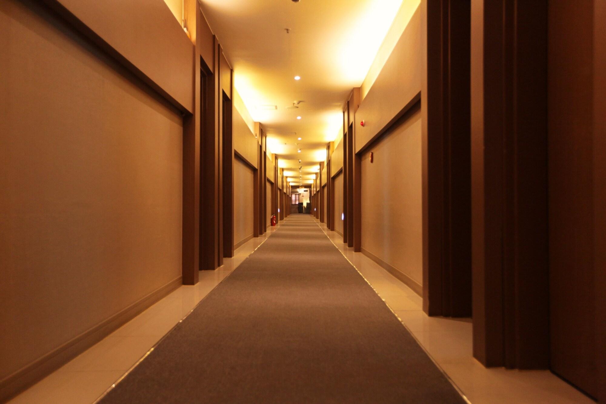 Varios Changwon AT Business Hotel