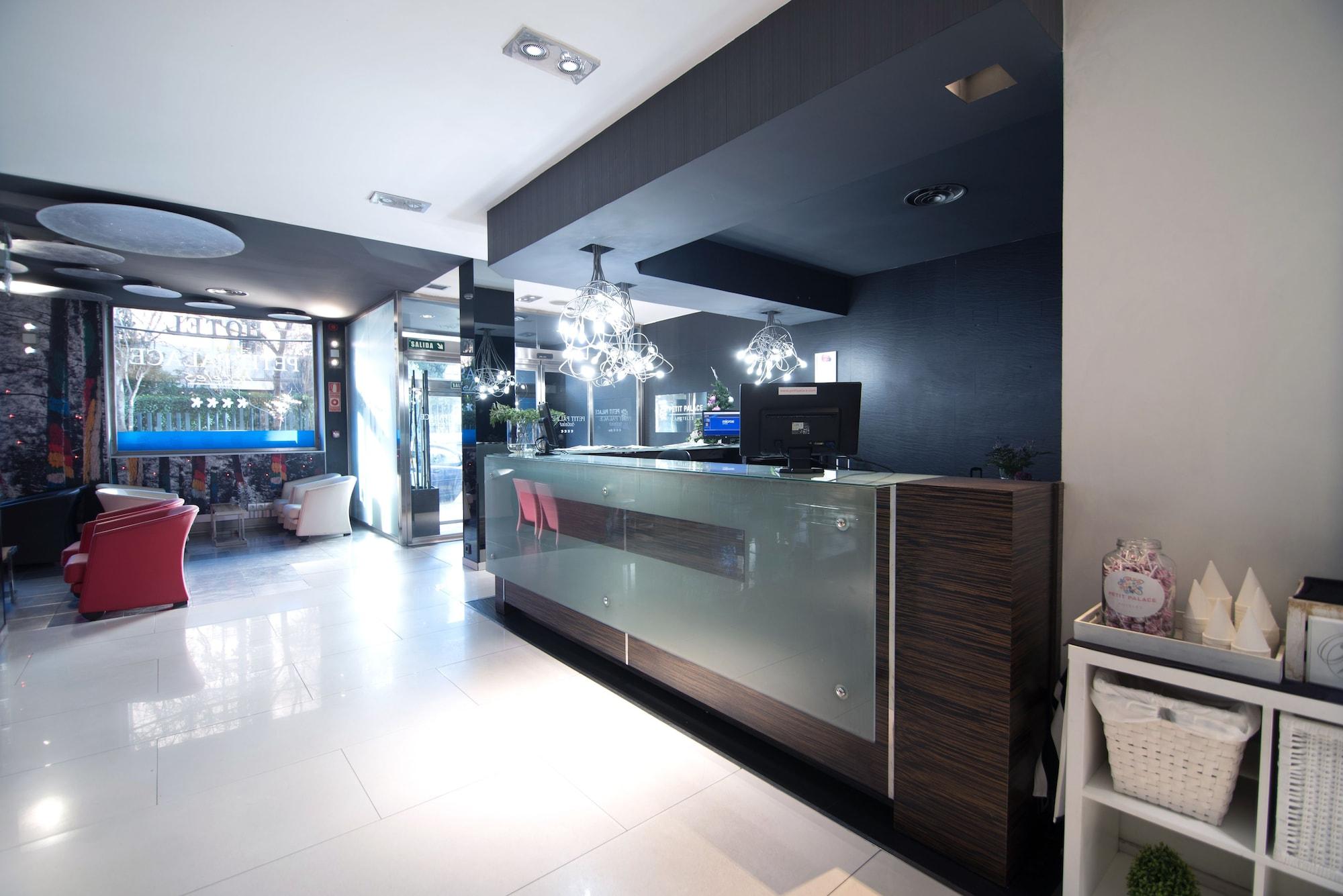 Vista Lobby Petit Palace President Castellana