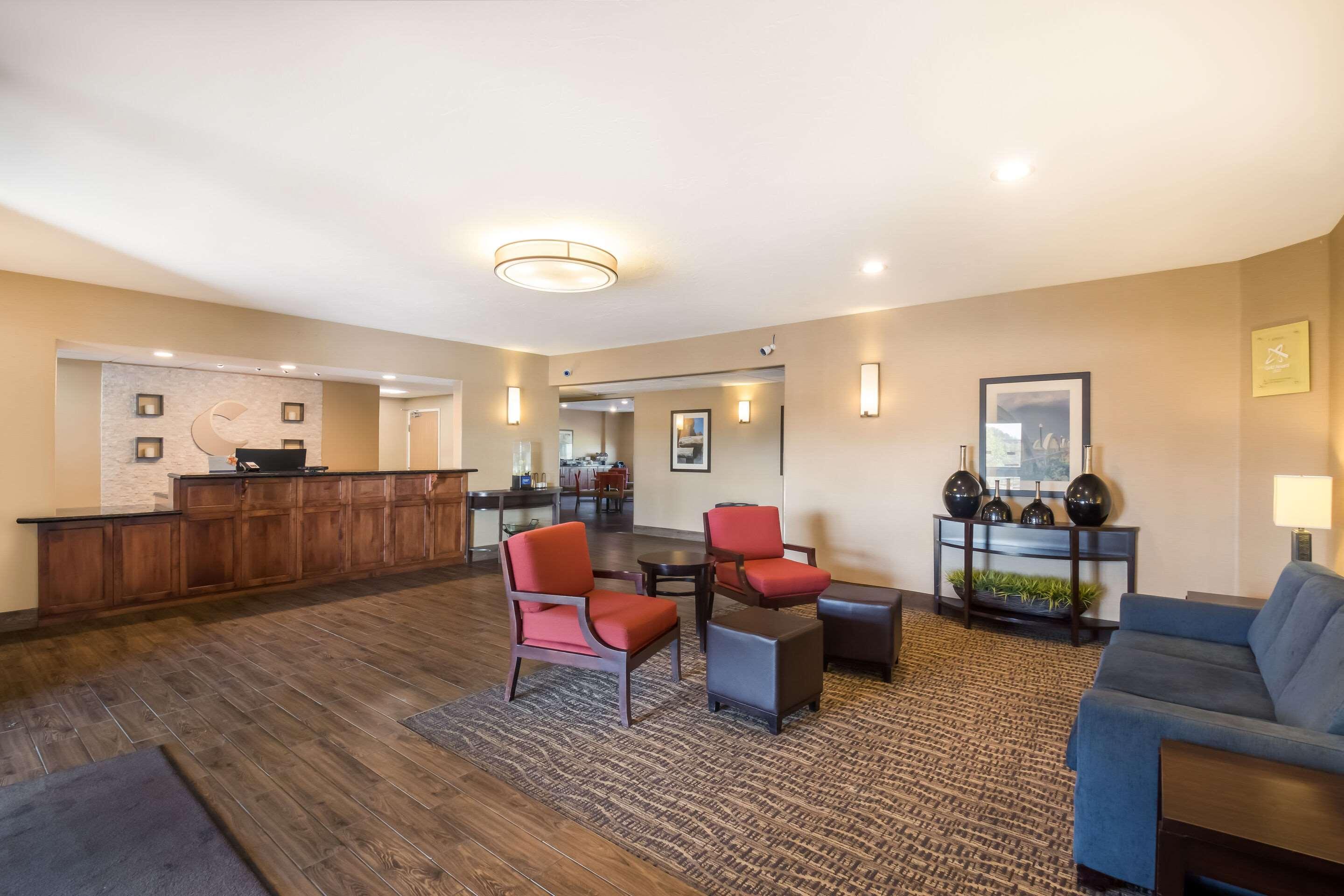 Vista Lobby Comfort Inn Fort Morgan