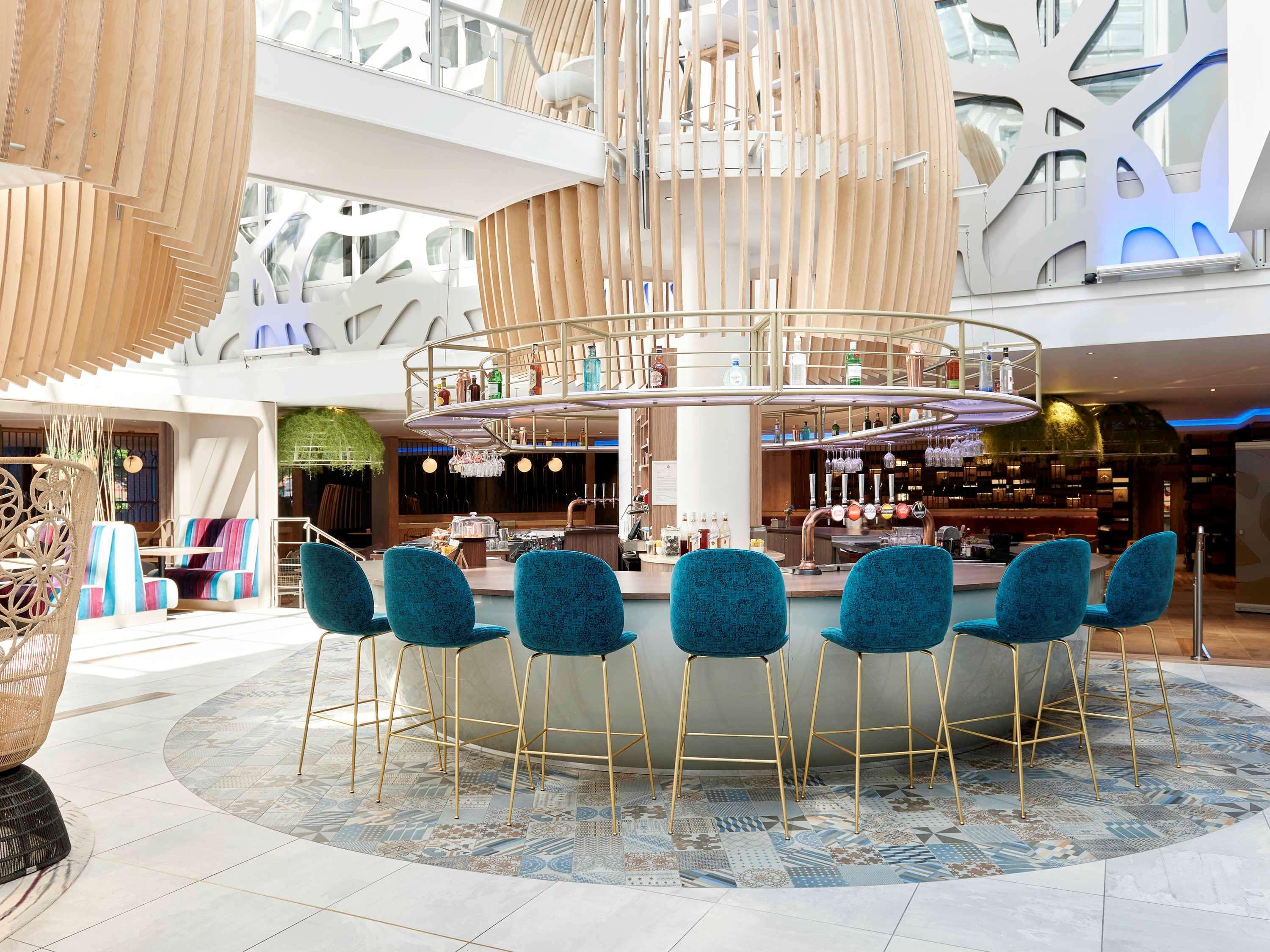 Bar/Salón Novotel London Heathrow Airport T1 T2 and T3