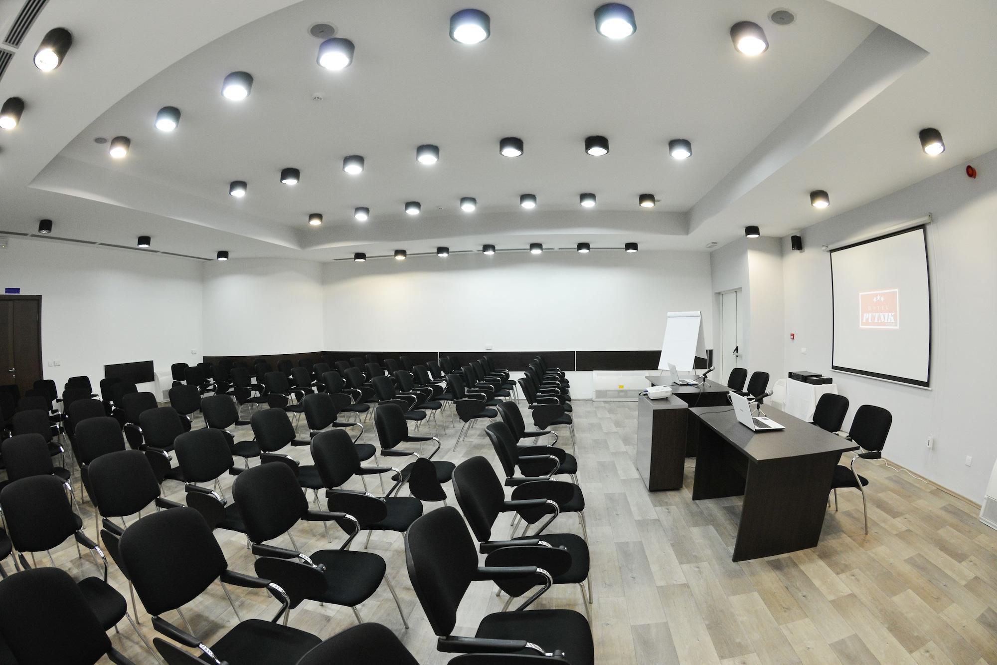 Sala de Reuniones Hotel Putnik