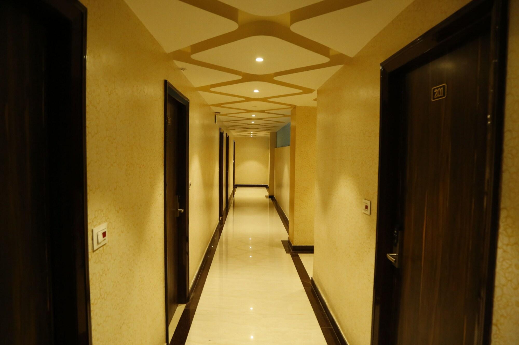 Vista Lobby Landmark Hotel