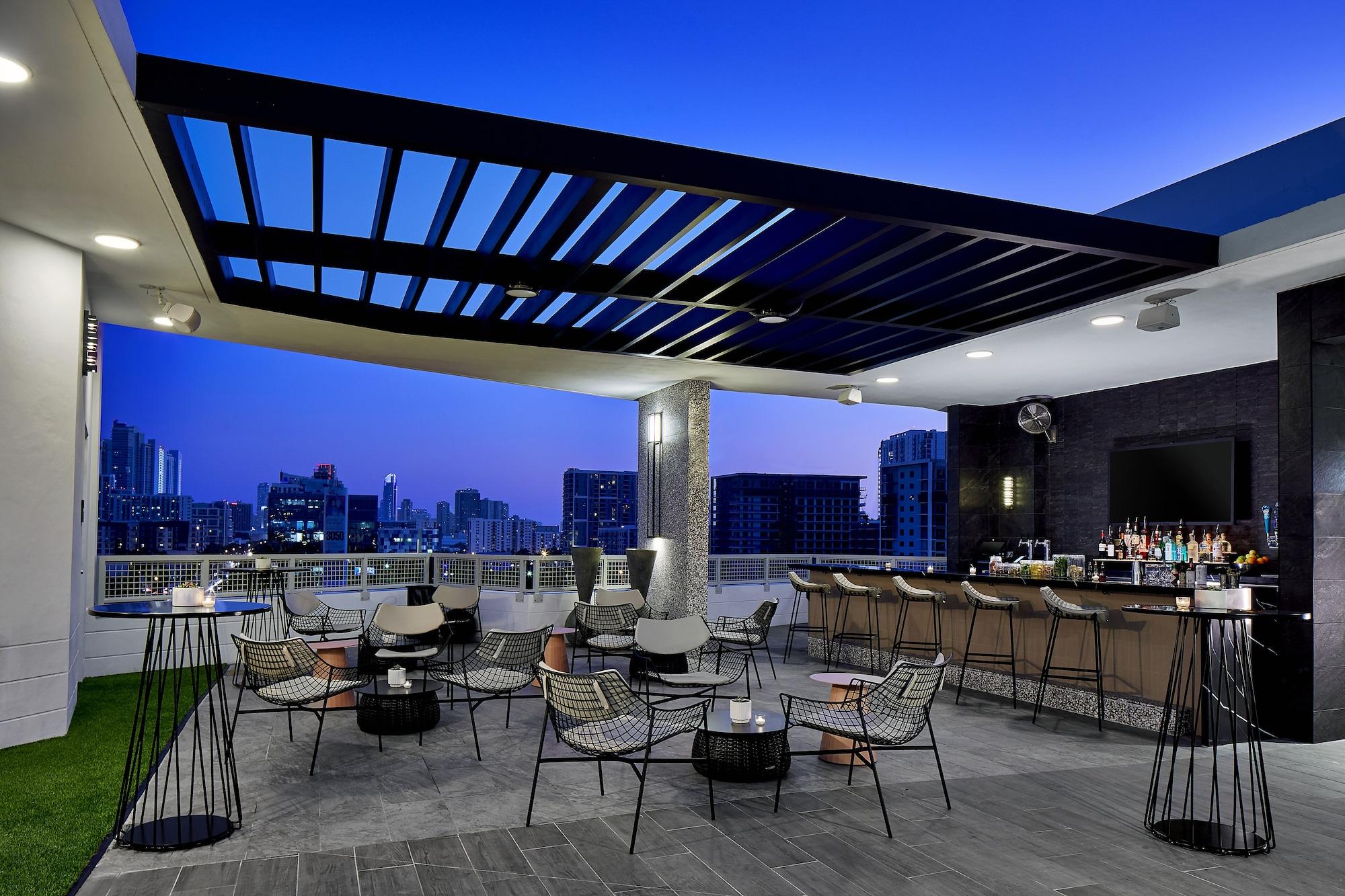Bar/Lounge AC Hotel by Marriott Miami Midtown