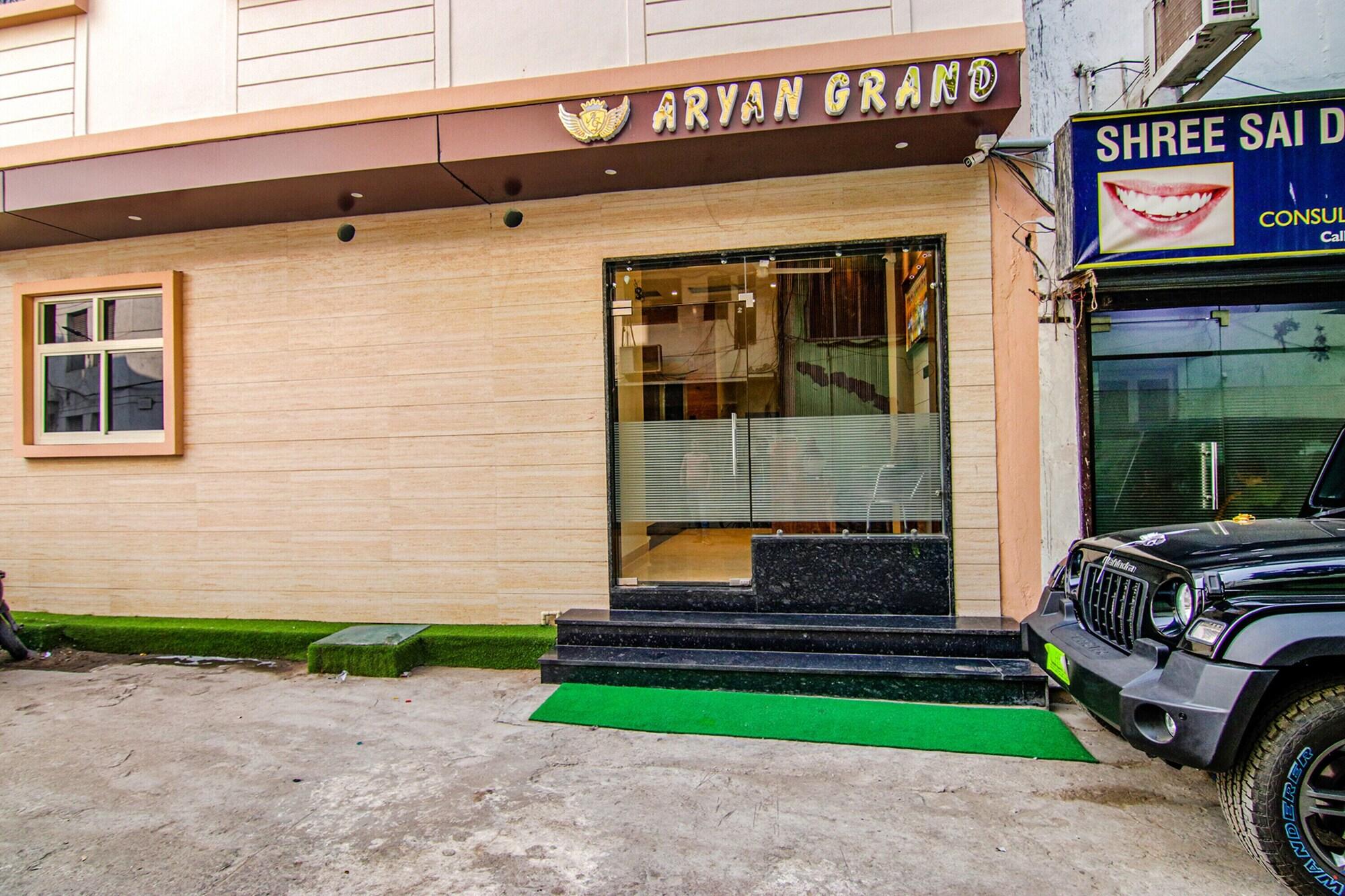 Vista Exterior Fabhotel Aryan Grand