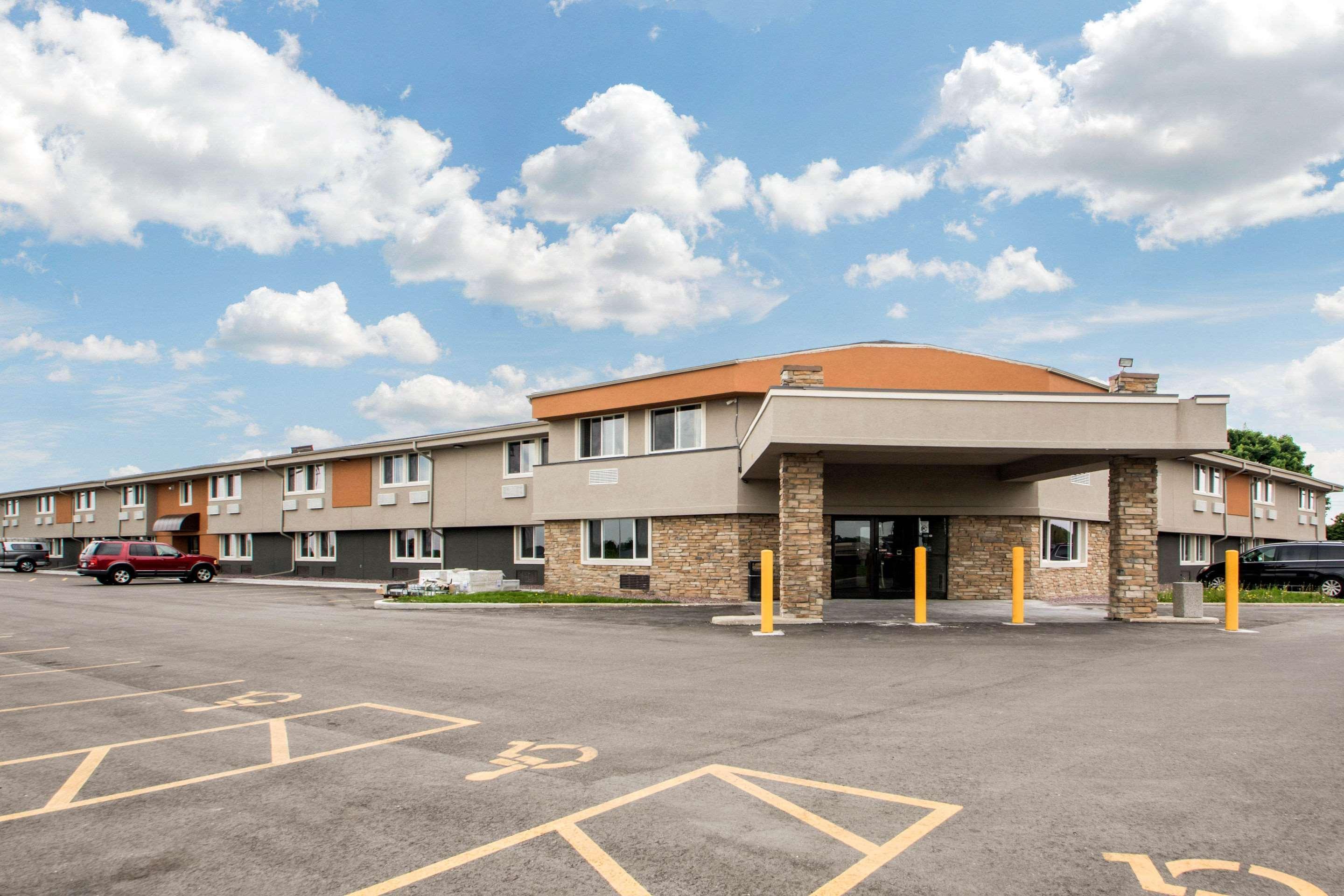 Vista Exterior Quality Inn Madison West Near University Area