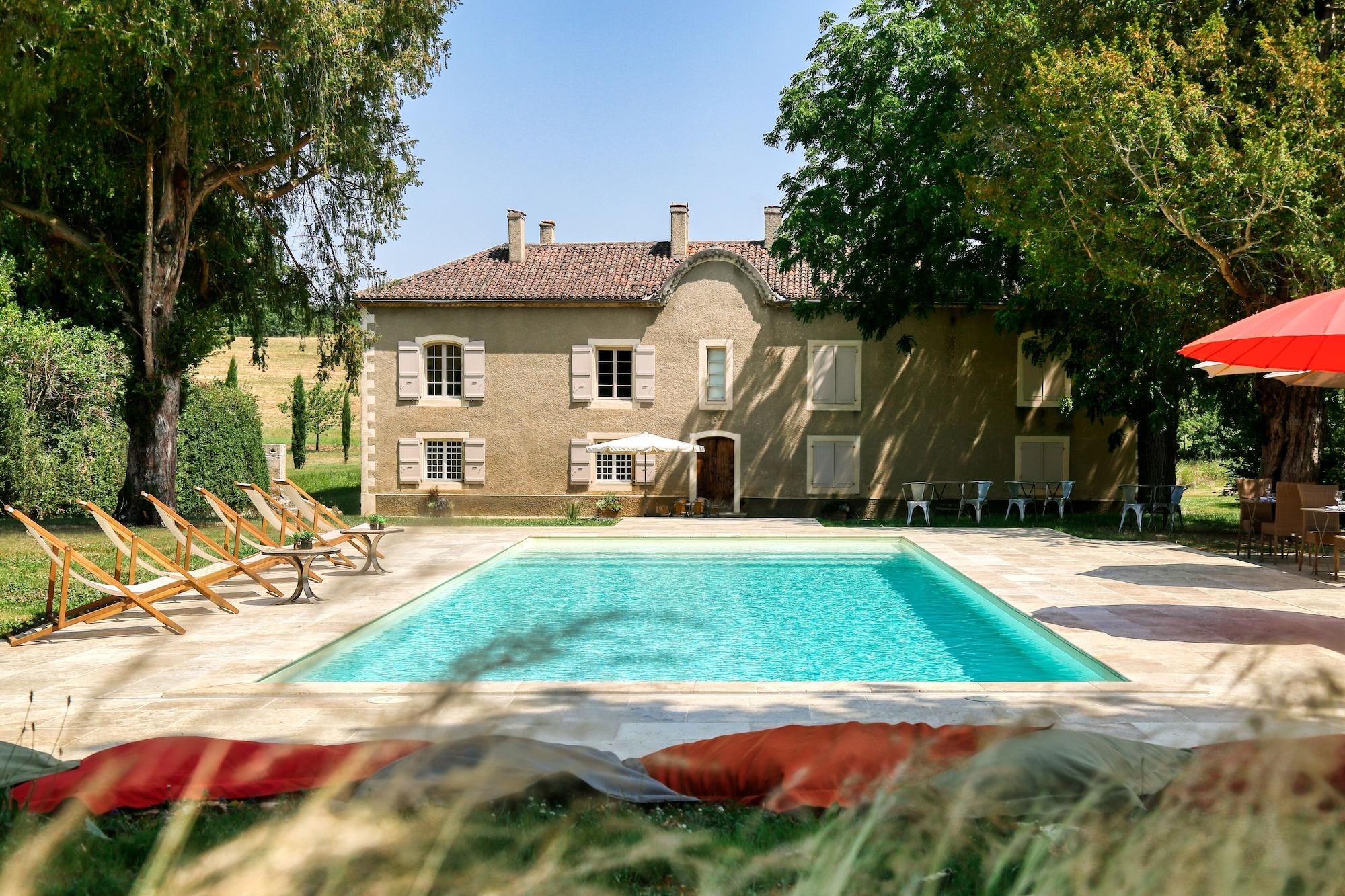 Vista Piscina Le Chateau de Camille