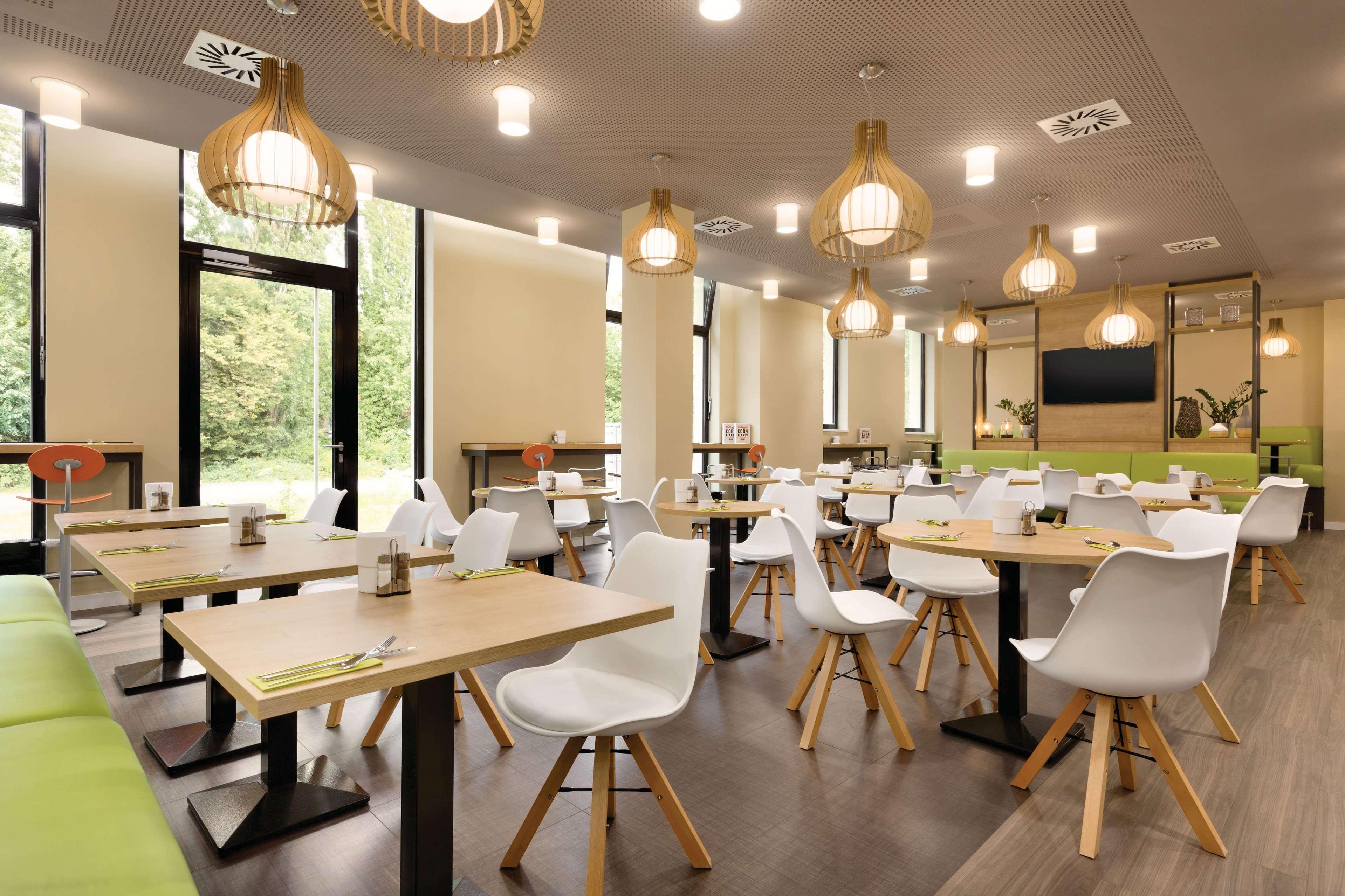 Restaurant Super 8 by Wyndham Mainz Zollhafen