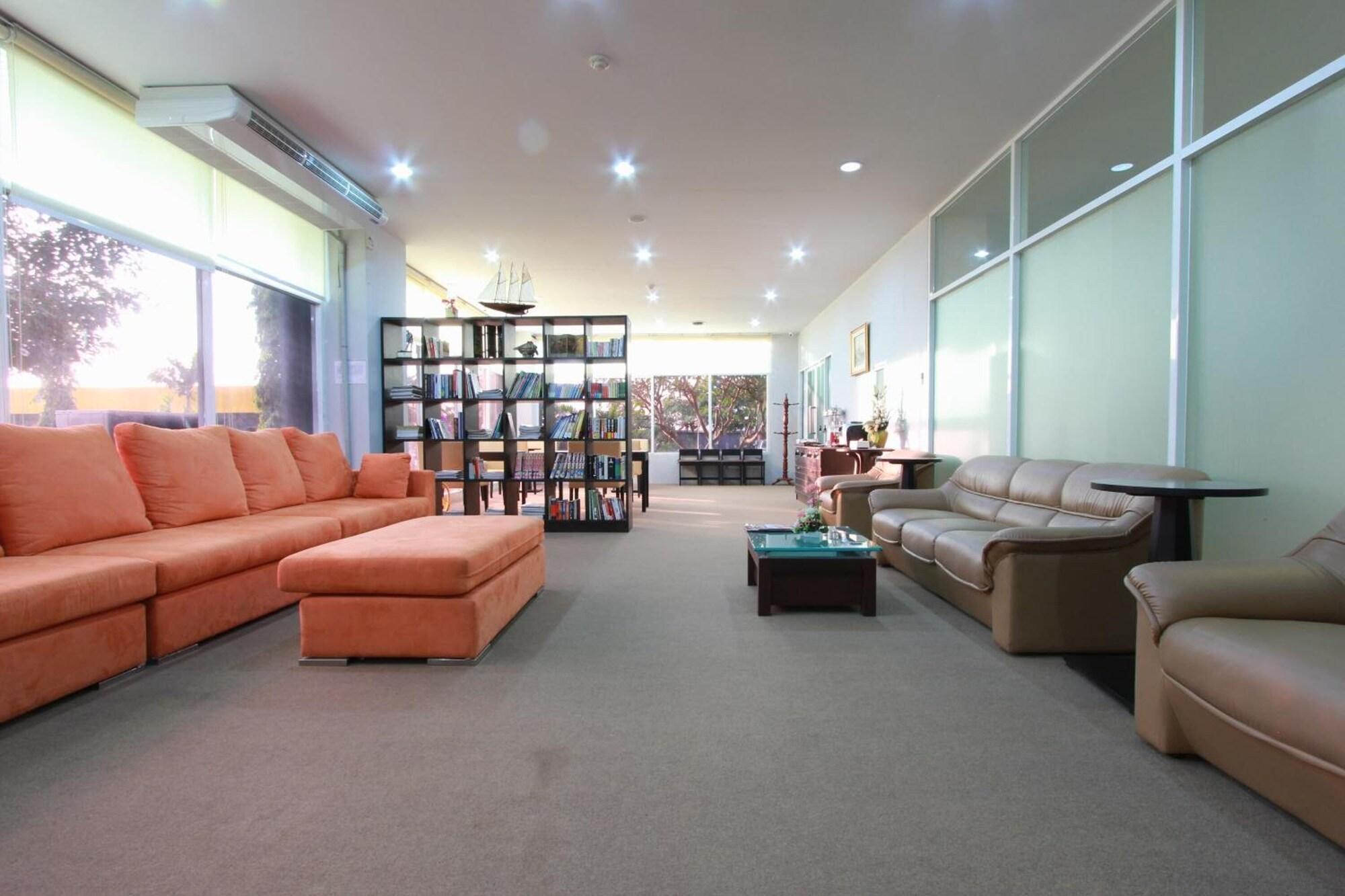 Vista Lobby The Park 304