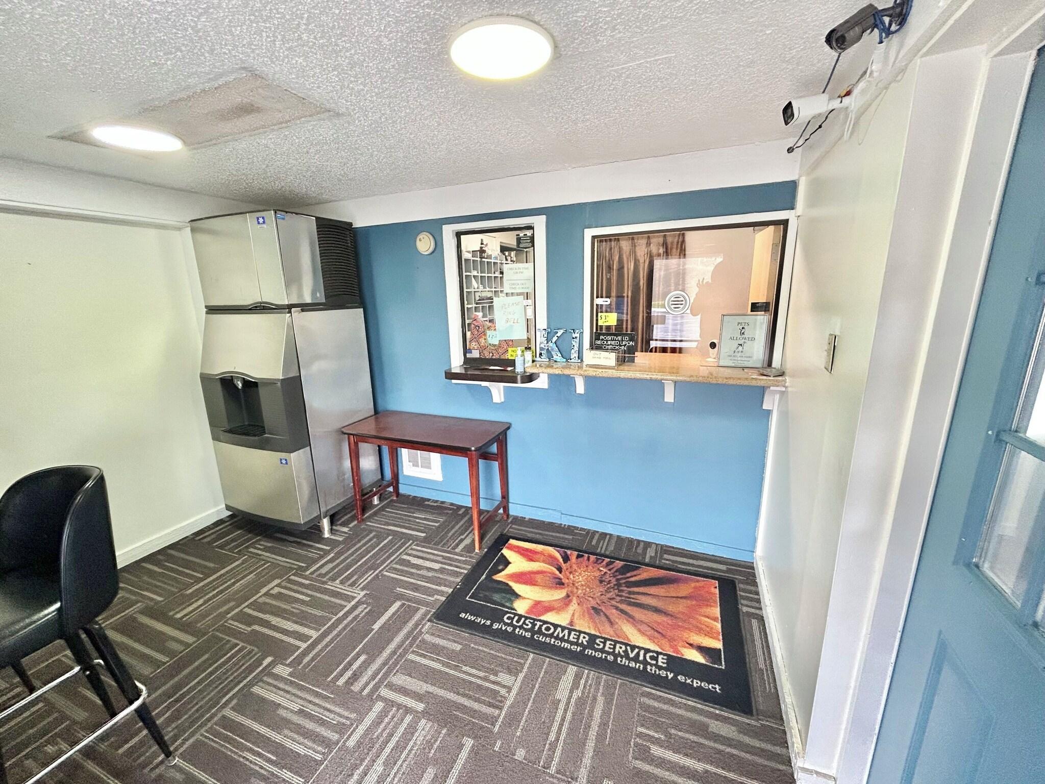 Vista Lobby Knights Inn Somerset