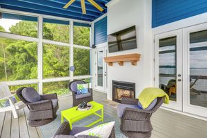 Alquiler Vacacional - Boat Dock & Stunning Views: Lake Martin Retreat!