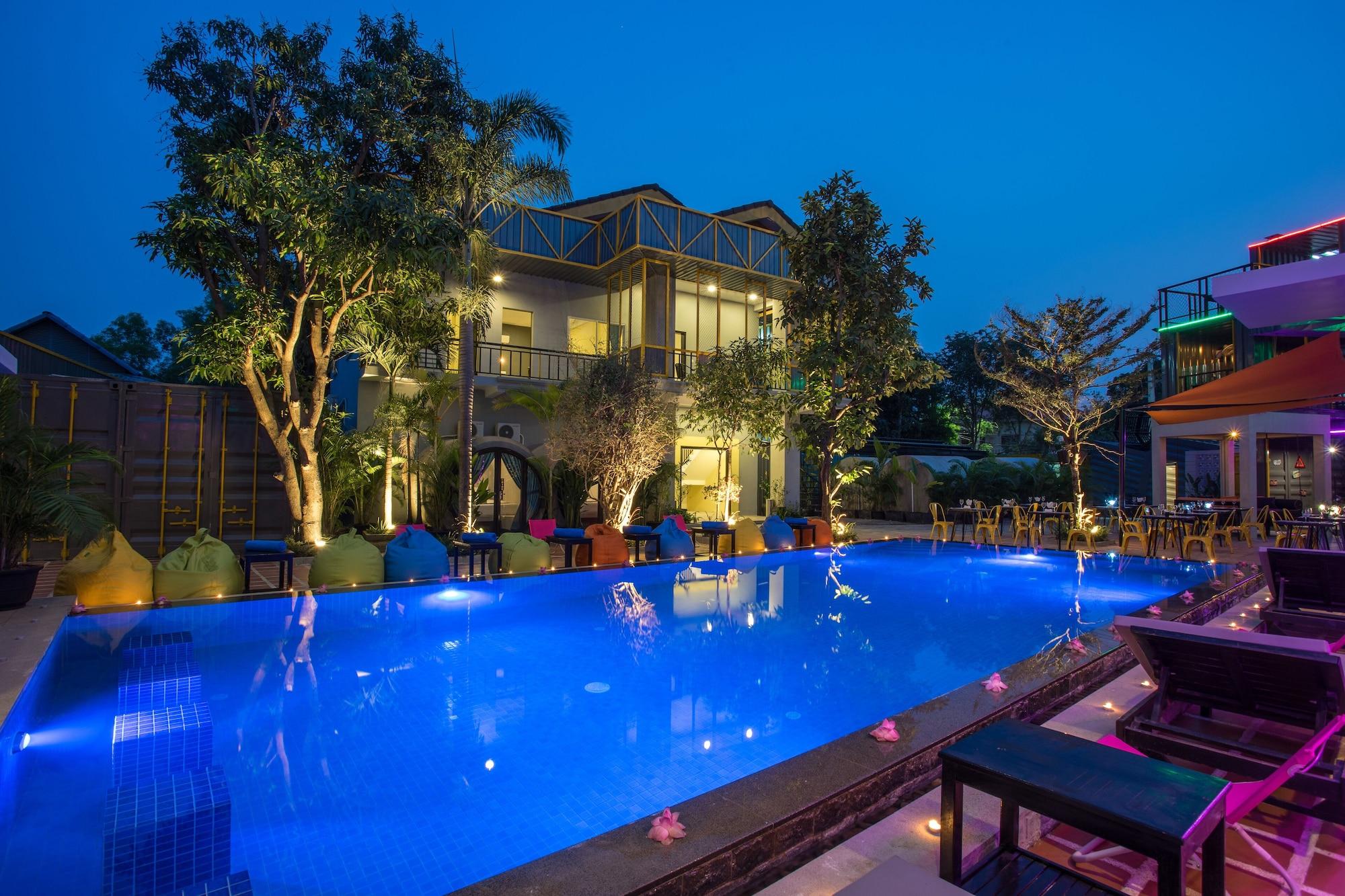 Vista Piscina White Rabbit Hostel - Adults Only