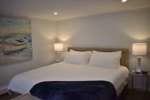 Alquiler Vacacional - Anchors Away Inn 2 Br Apt 1 min walk to the Beach King & Queen