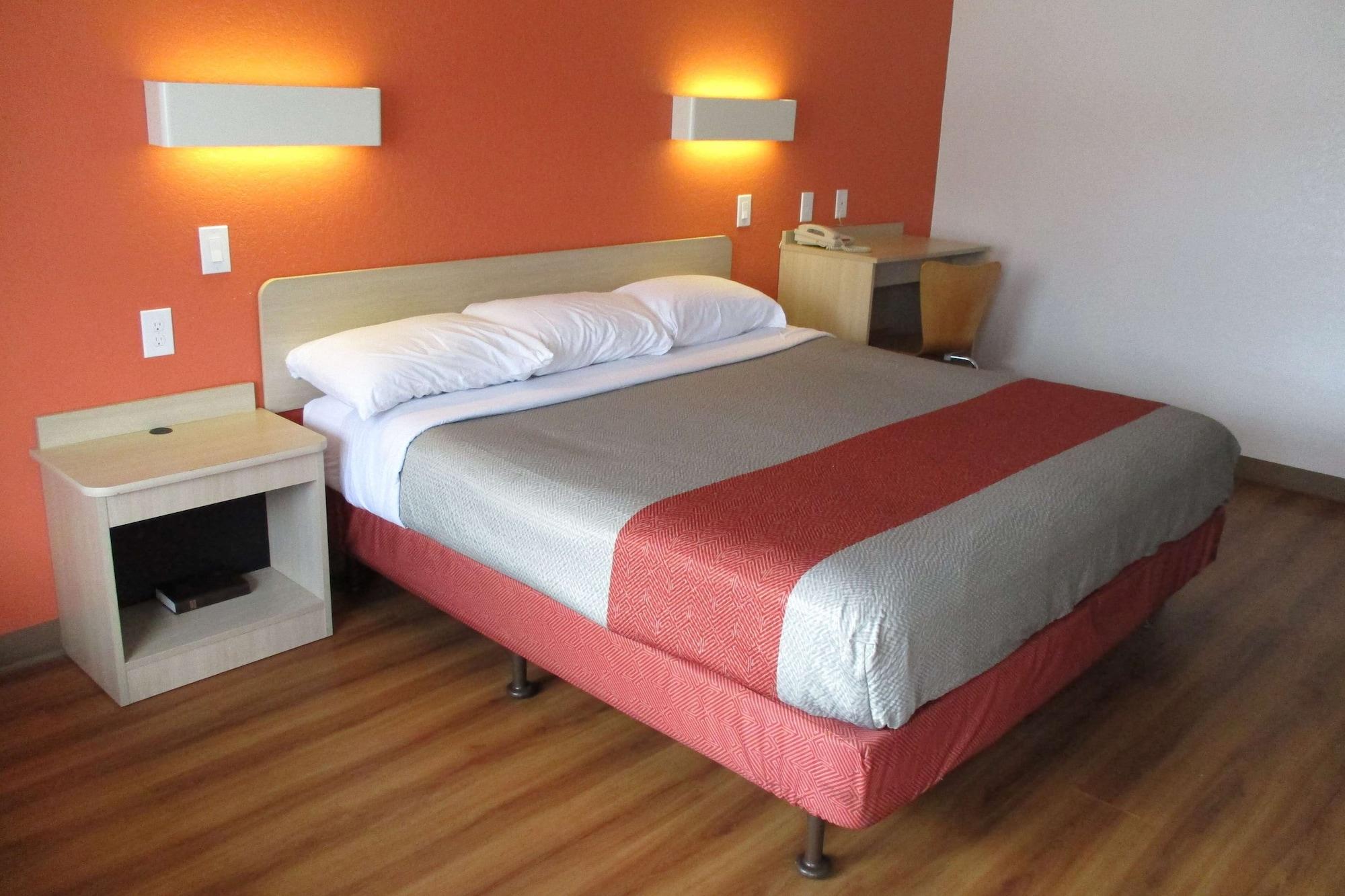 Habitación Travelodge by Wyndham Lansing
