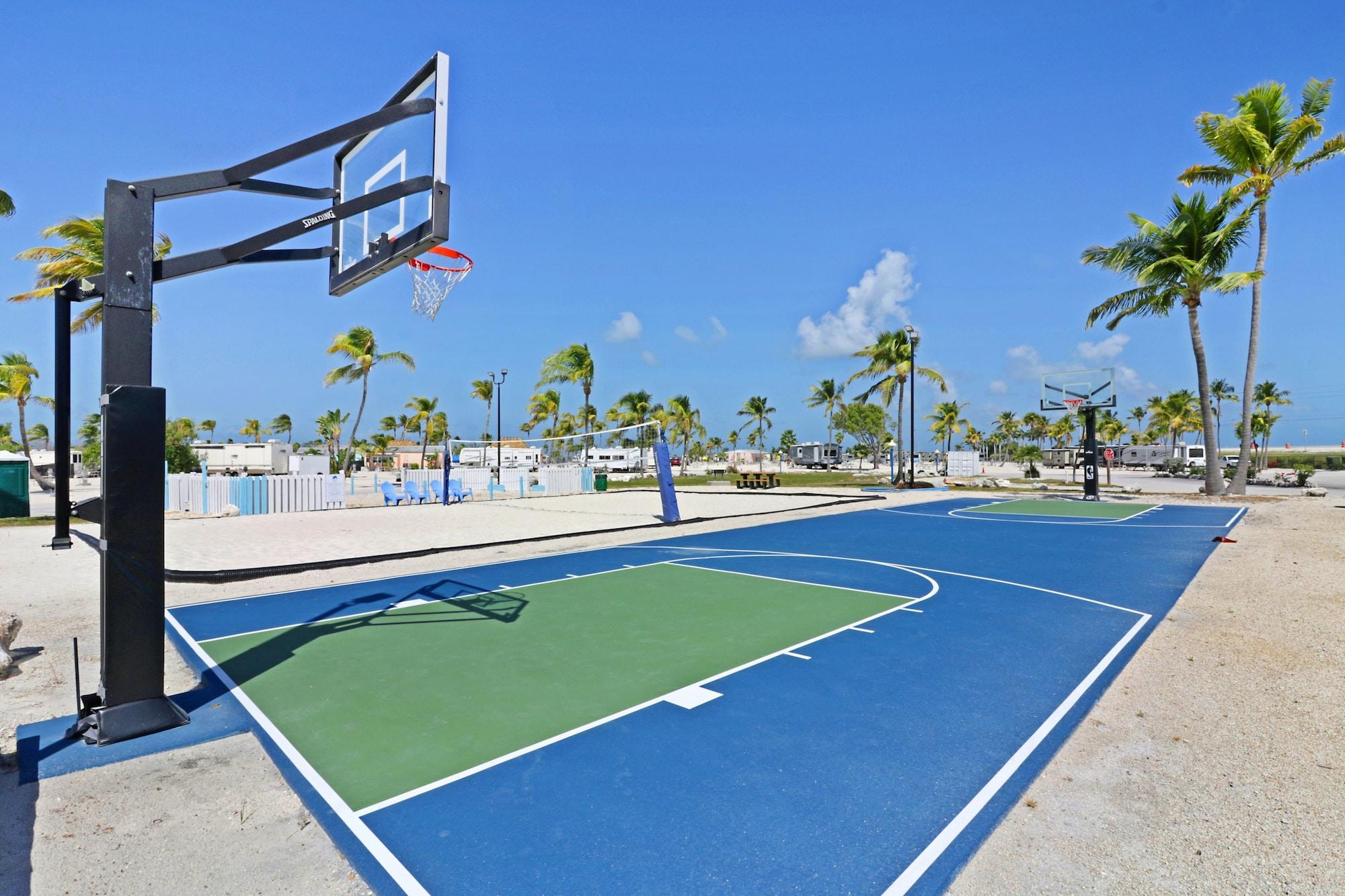Instalaciones Recreativas Sunshine Key RV Resort & Marina