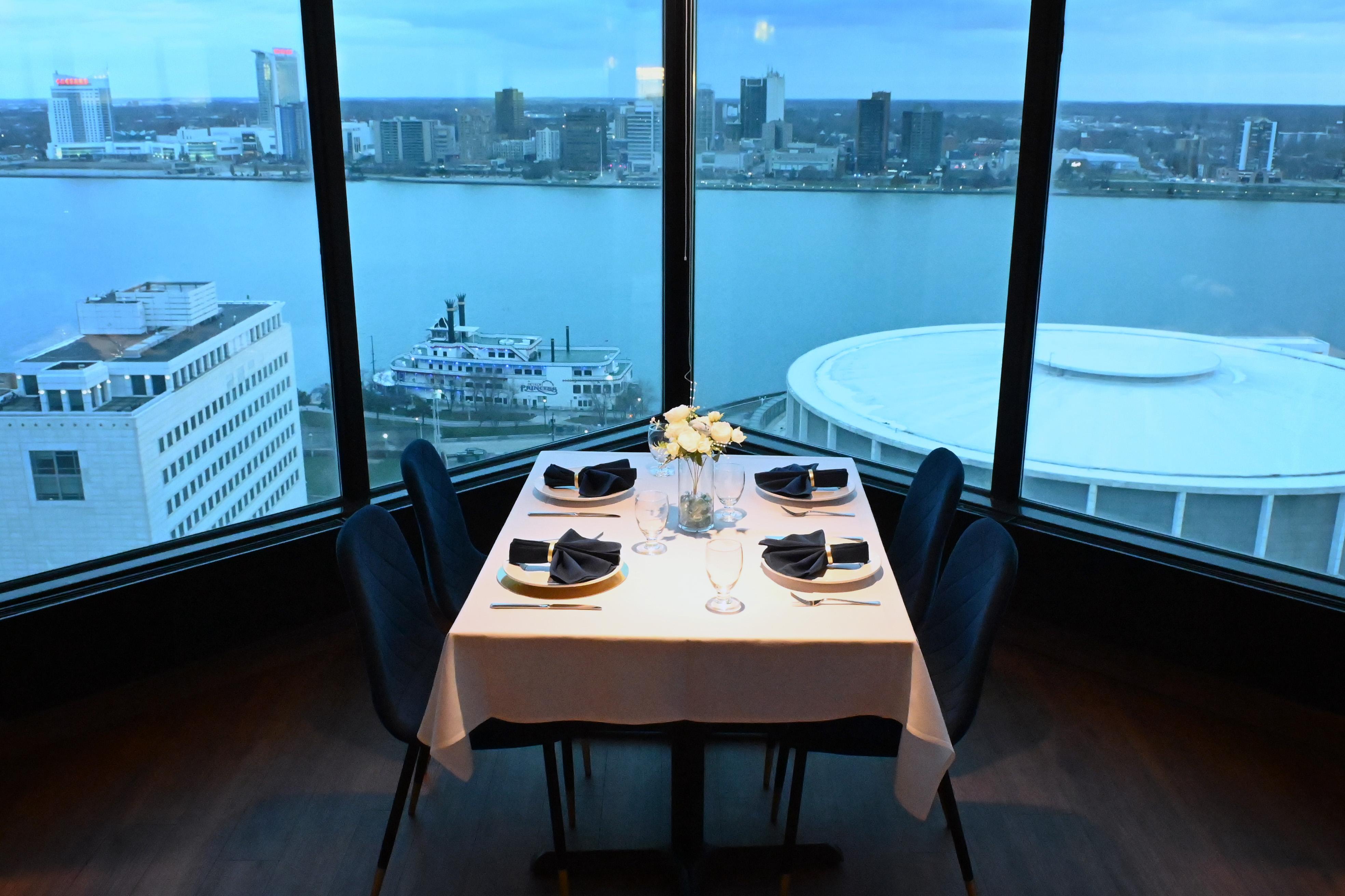 Restaurant Fort Pontchartrain Detroit, a Wyndham Hotel