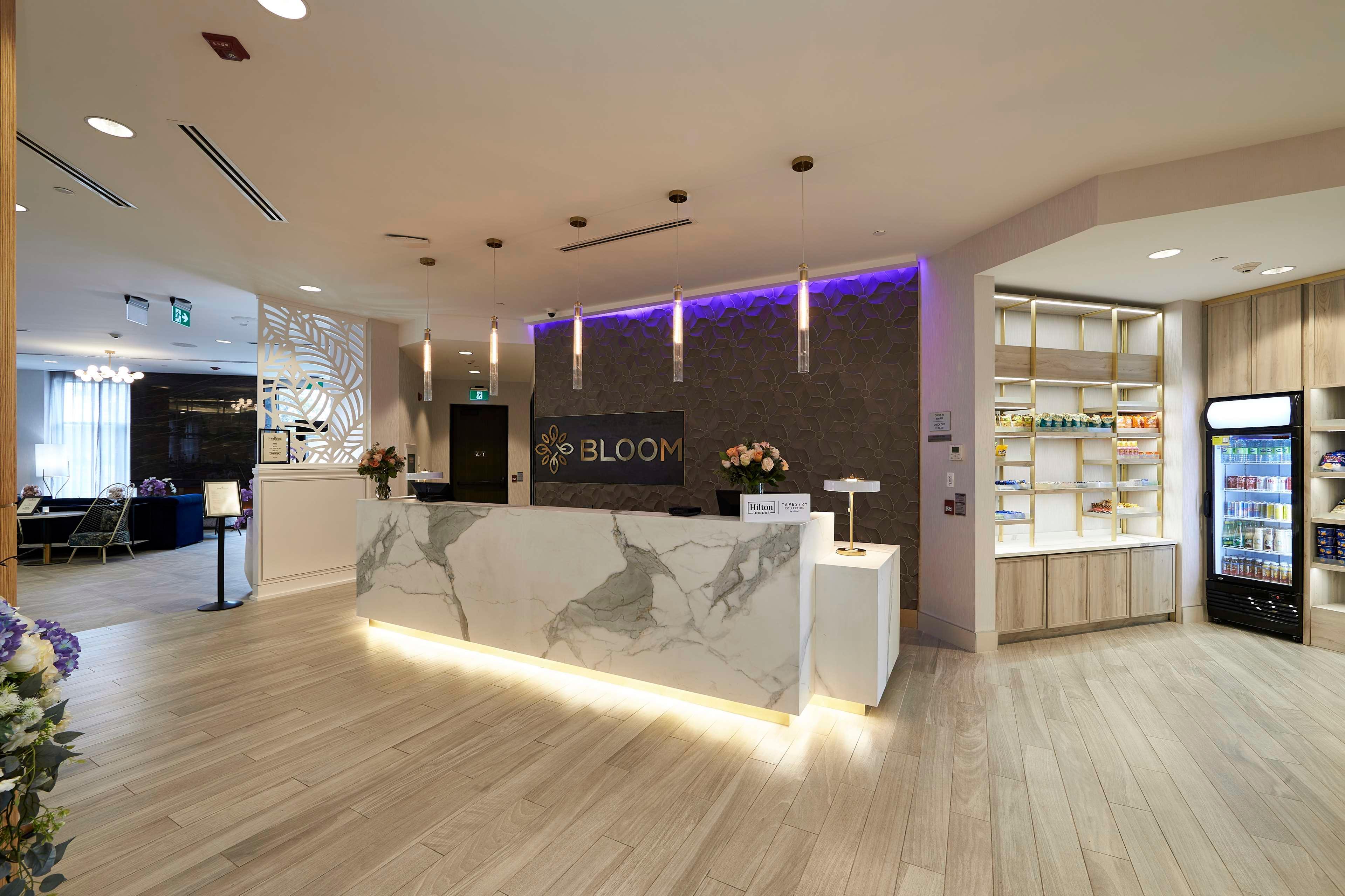 Vista Lobby Bloom Mississauga, Tapestry Collection by Hilton