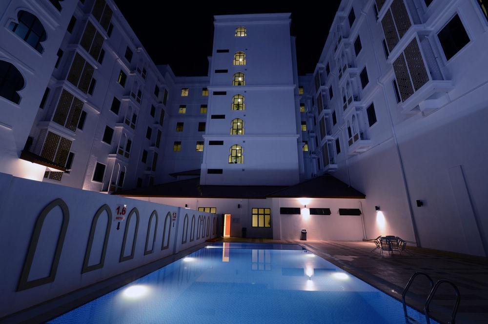 Vista Piscina Grand Puteri Hotel
