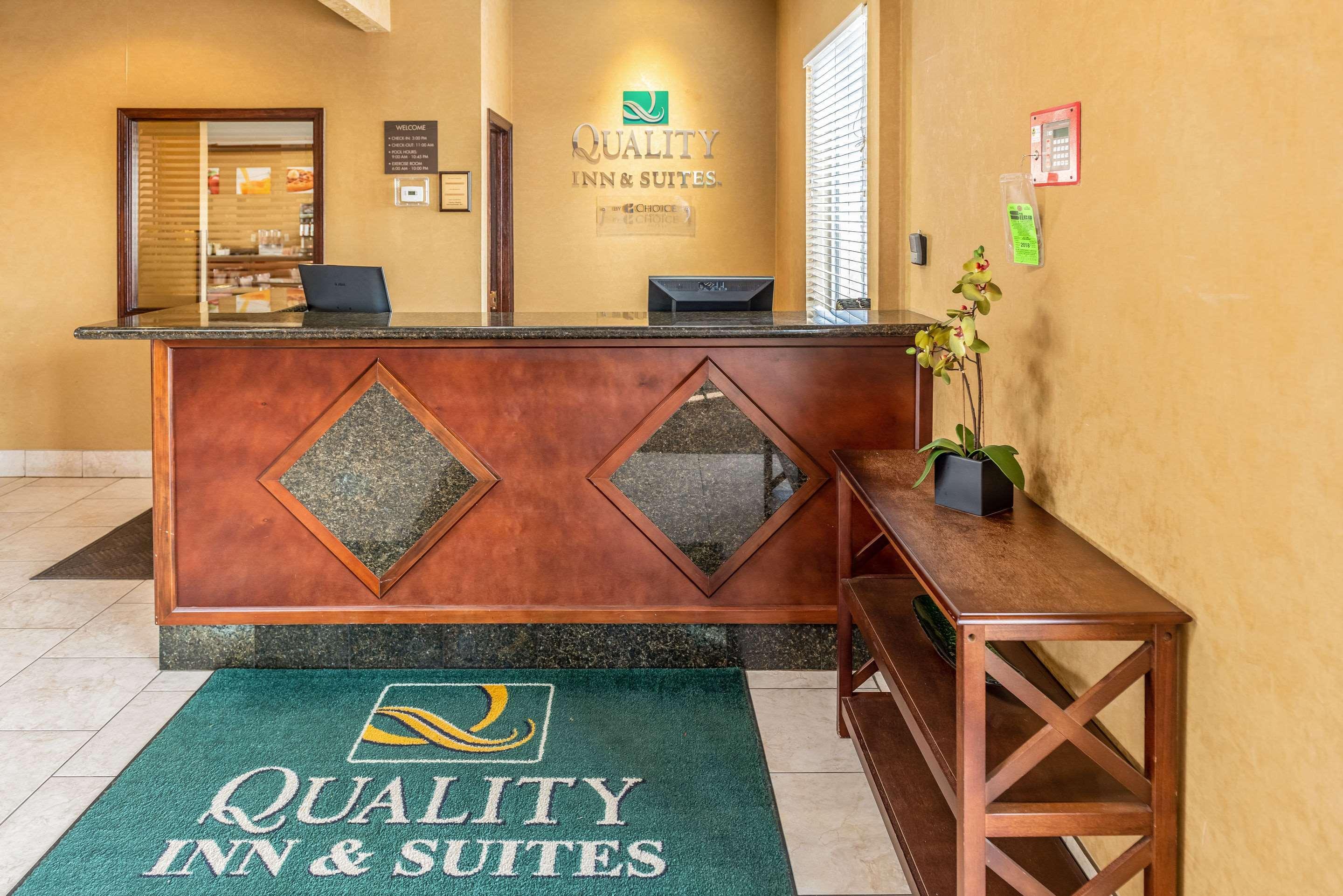 Vista Lobby Quality Inn & Suites