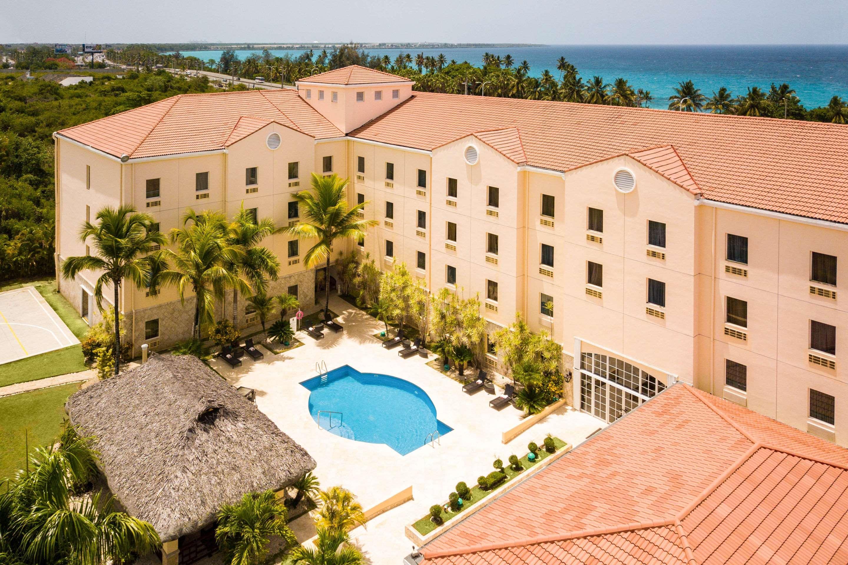 Vista Exterior Four Points by Sheraton Santo Domingo