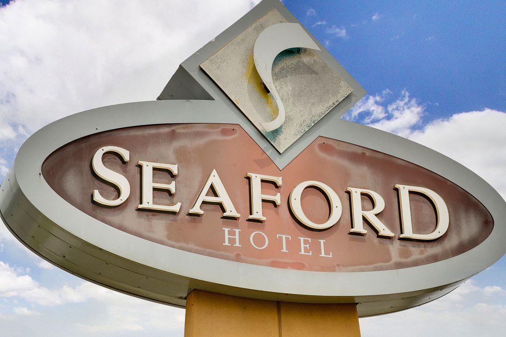 Vista Exterior Nightcap at Seaford Hotel