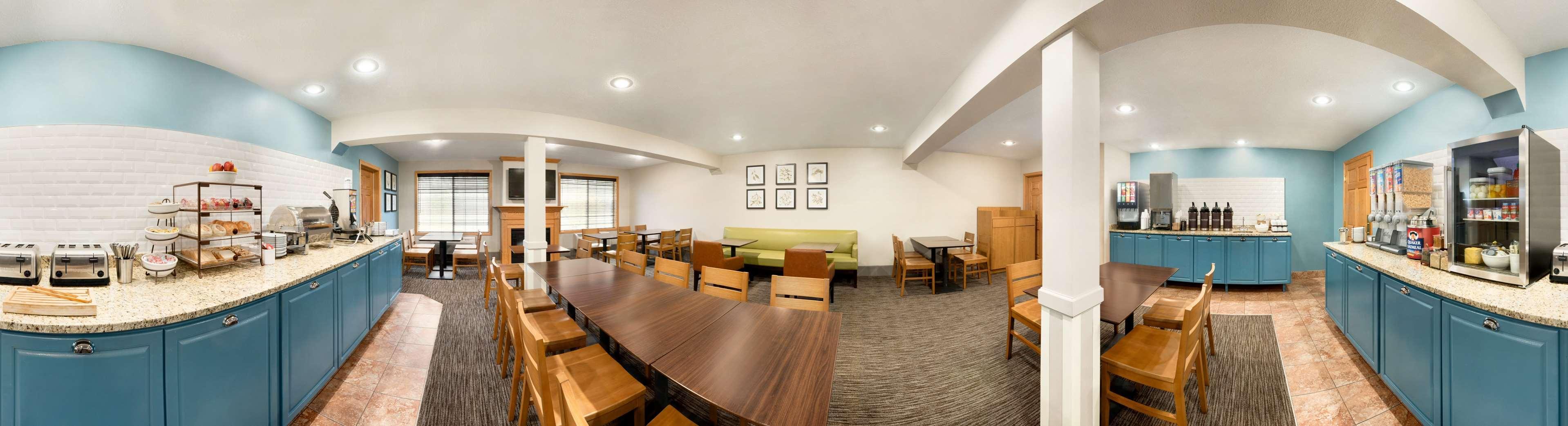 Restaurant Country Inn & Suites by Radisson, Grand Rapids, MN