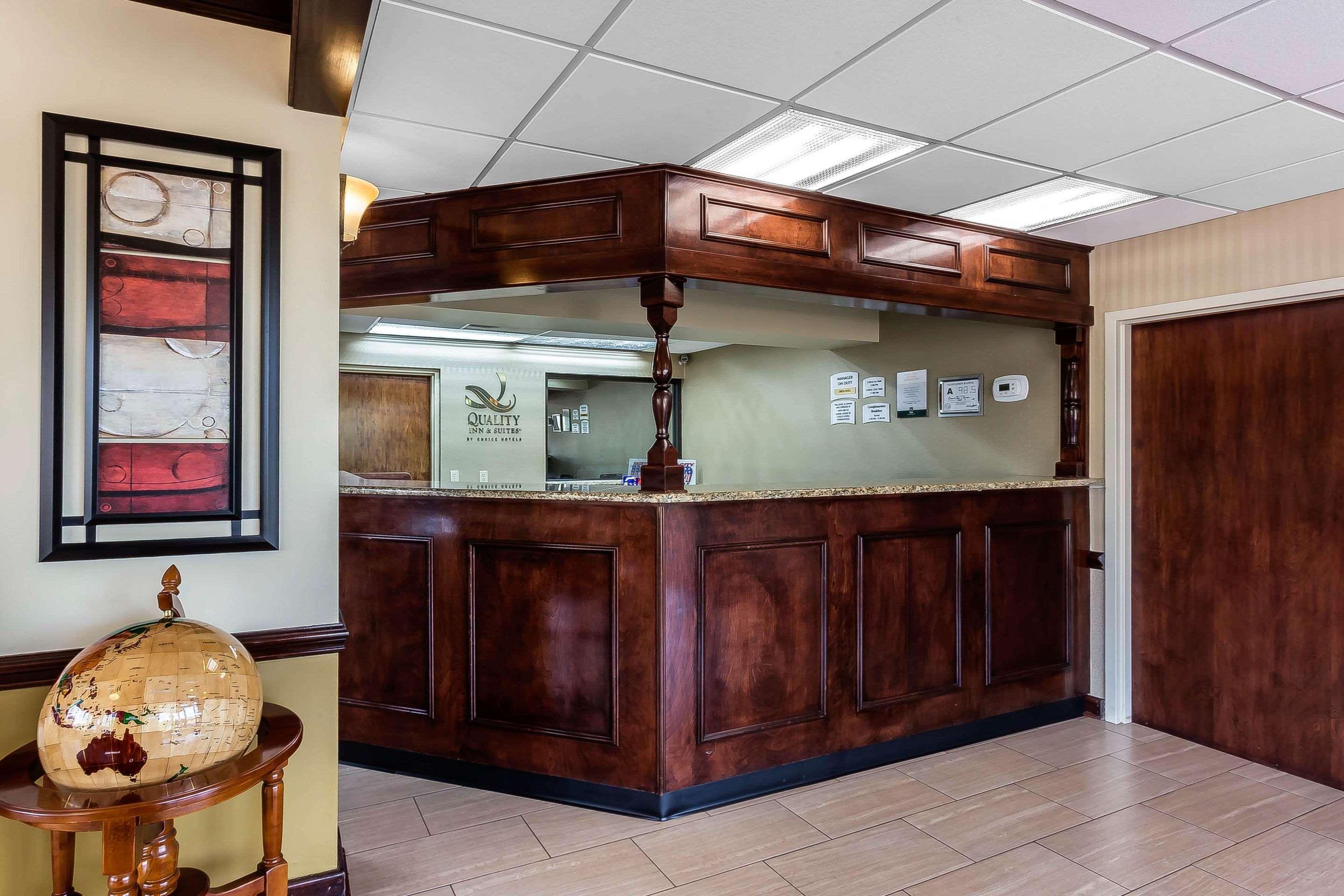 Vista Lobby Quality Inn & Suites Mooresville - Lake Norman