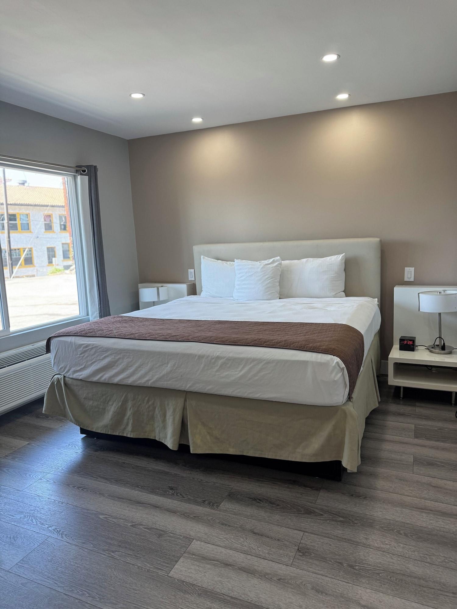 Varios Holiday Lodge