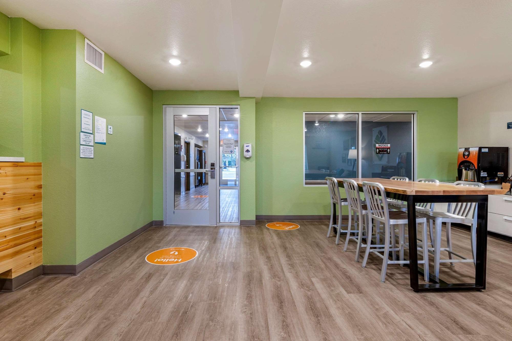 Restaurant WoodSpring Suites Brunswick