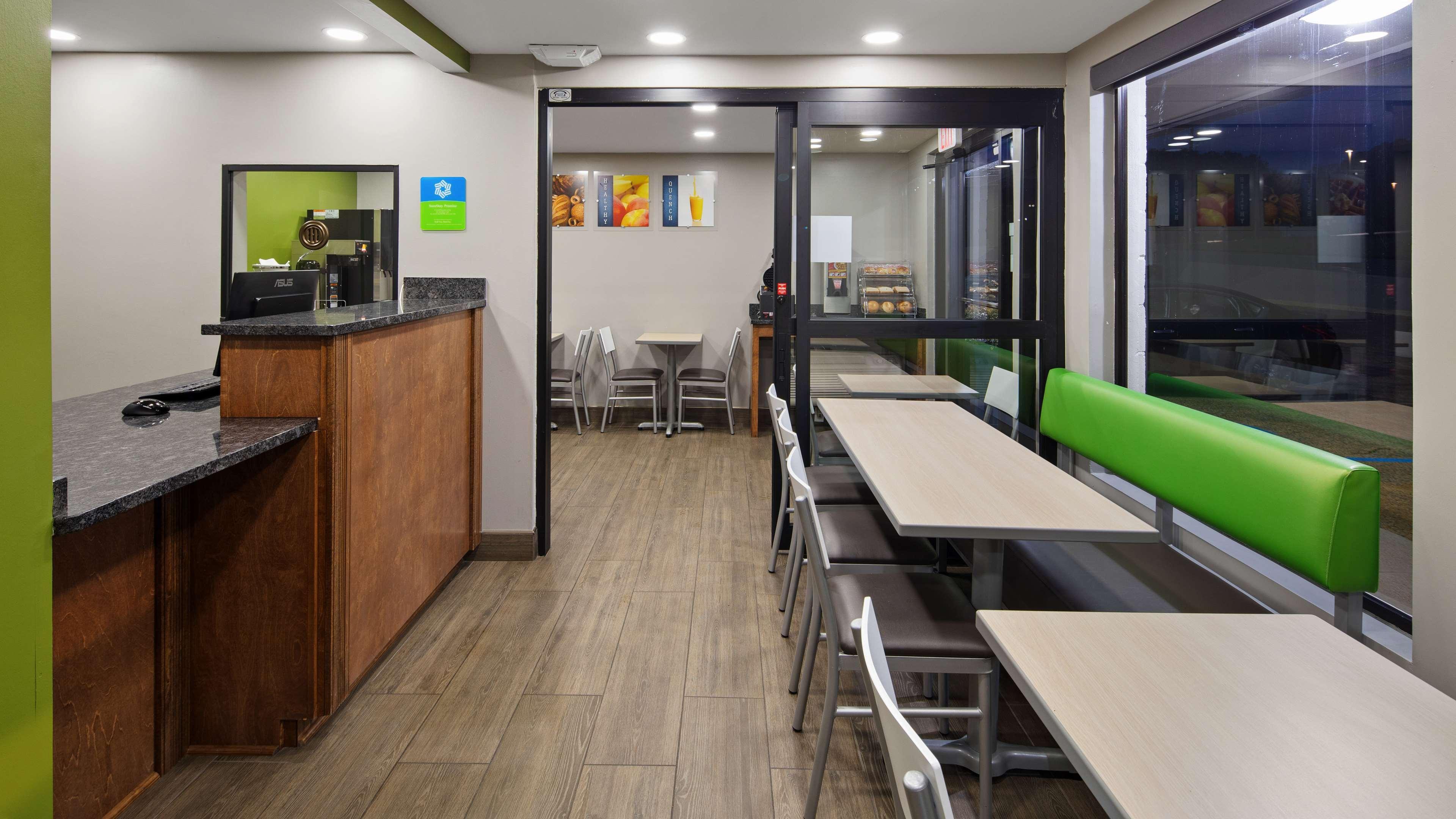 Vista Lobby SureStay Hotel by Best Western Jasper