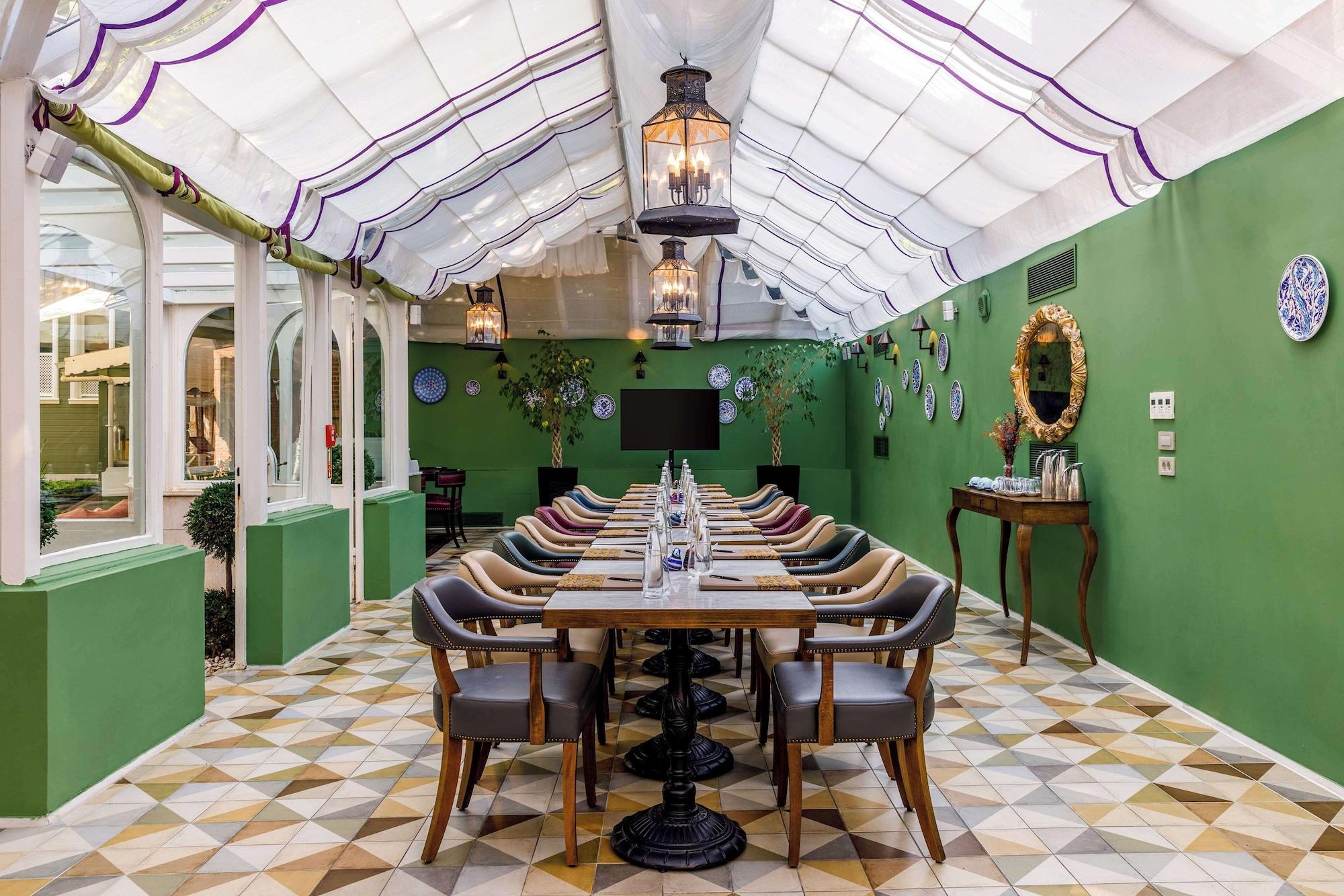 Restaurant Hagia Sofia Mansions Istanbul, Curio Collection by Hilton