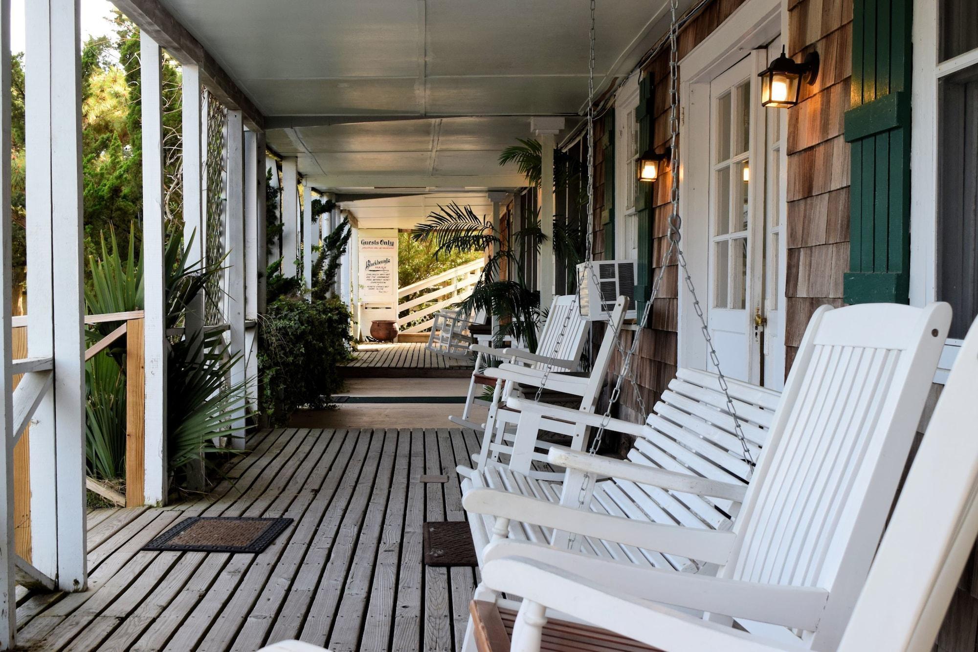 Varios Blackbeard's Lodge