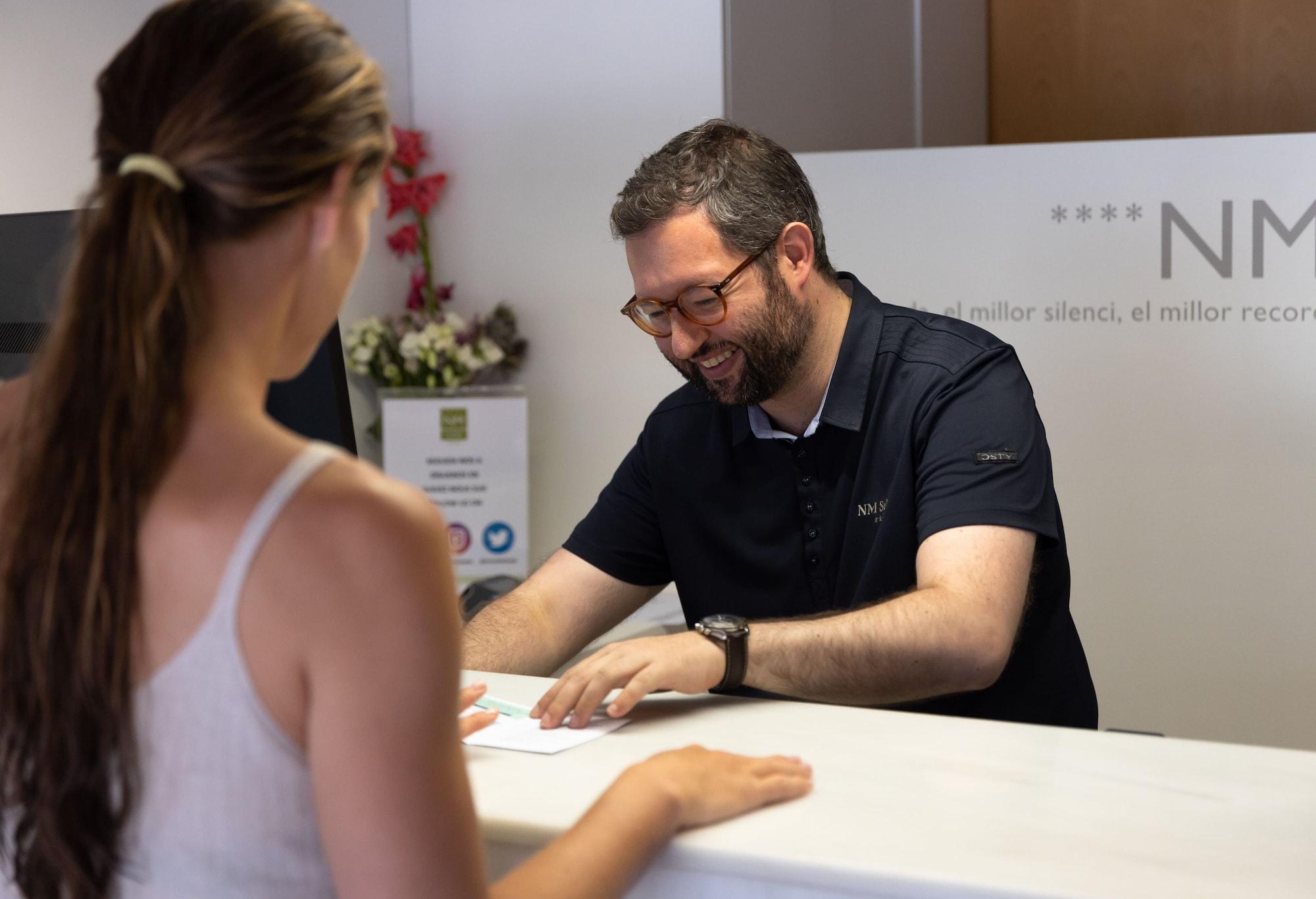 Vista Lobby Hotel NM Suites by Escampa Hotels