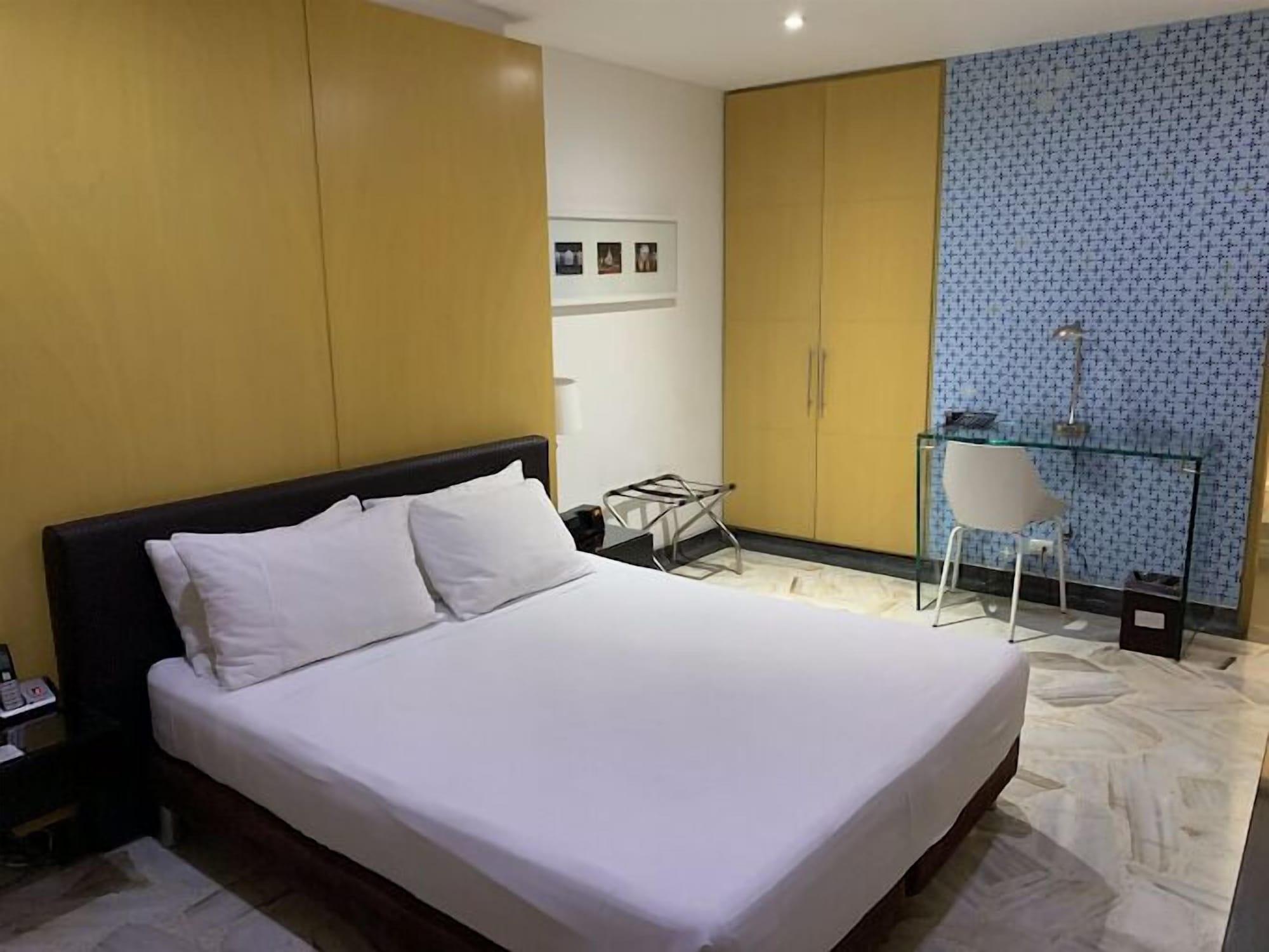 Habitación HOTEL OLH VERSALLES