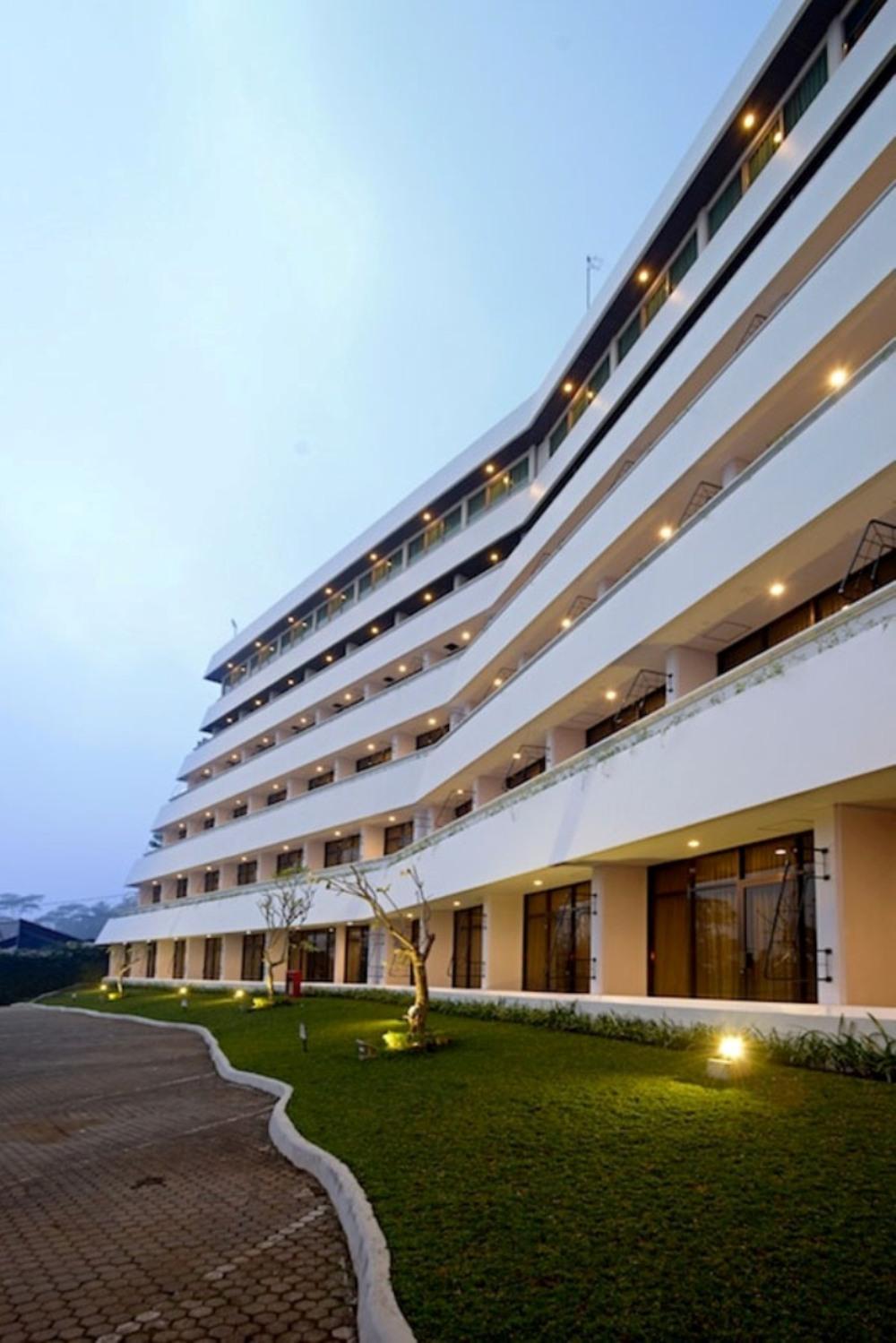 Vista Exterior Surya Hotel & Cottages Prigen