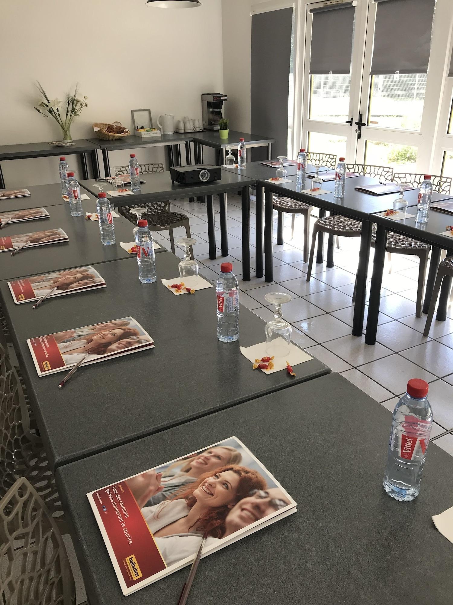 Sala de Reuniones initial by balladins Tours Sud
