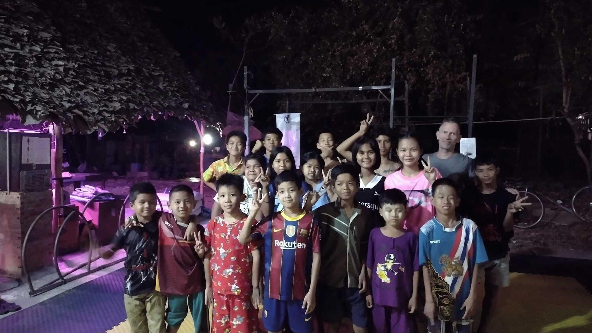 Gimnasio Mae Sot Commune and Camping