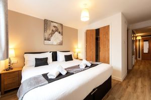 Alquiler Vacacional - CITY CENTRE Modern,Spacious 2 Bedrooms, 2 Bathrooms Apartment,Lift,Carpark