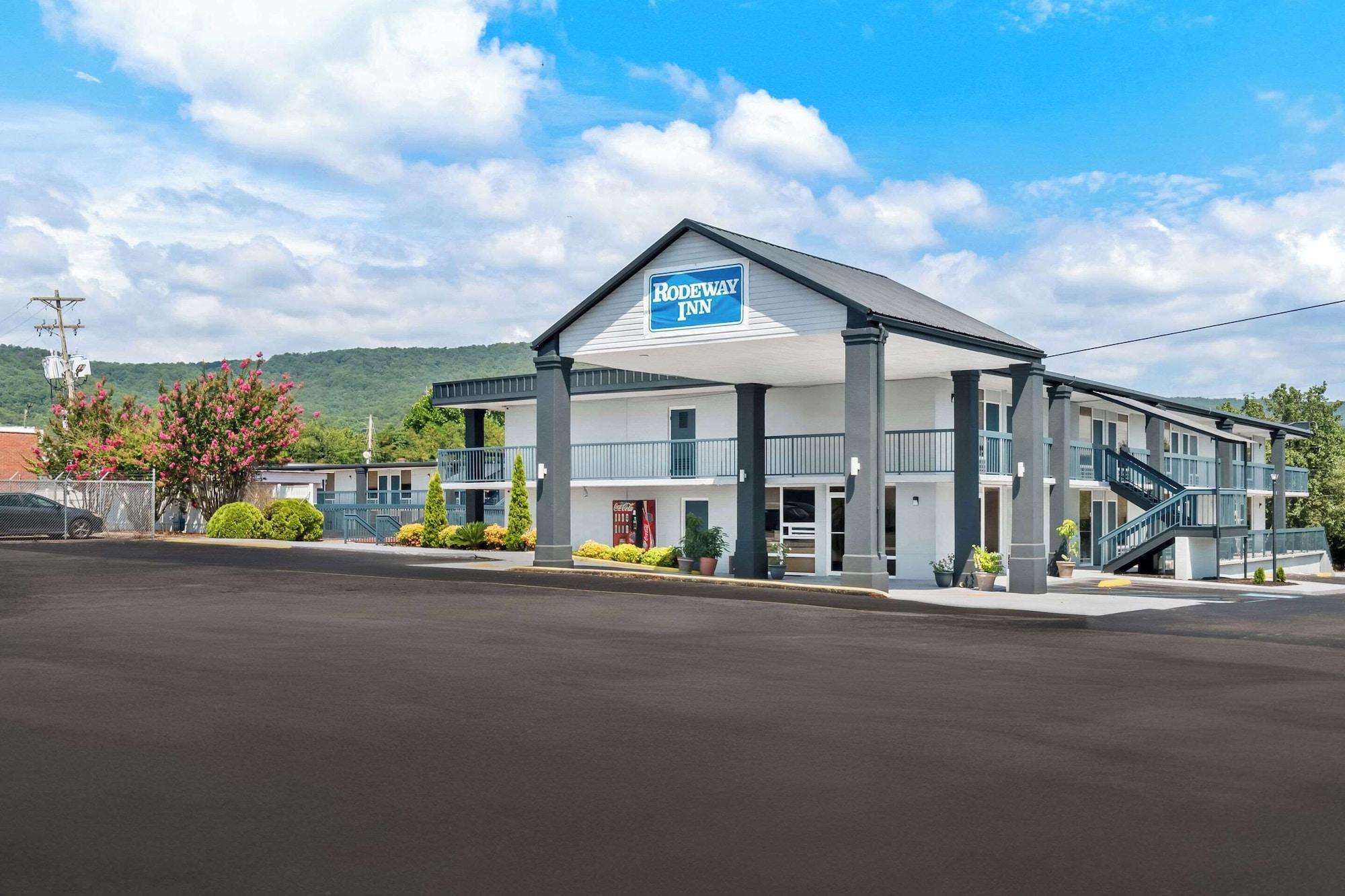 Varios Rodeway Inn