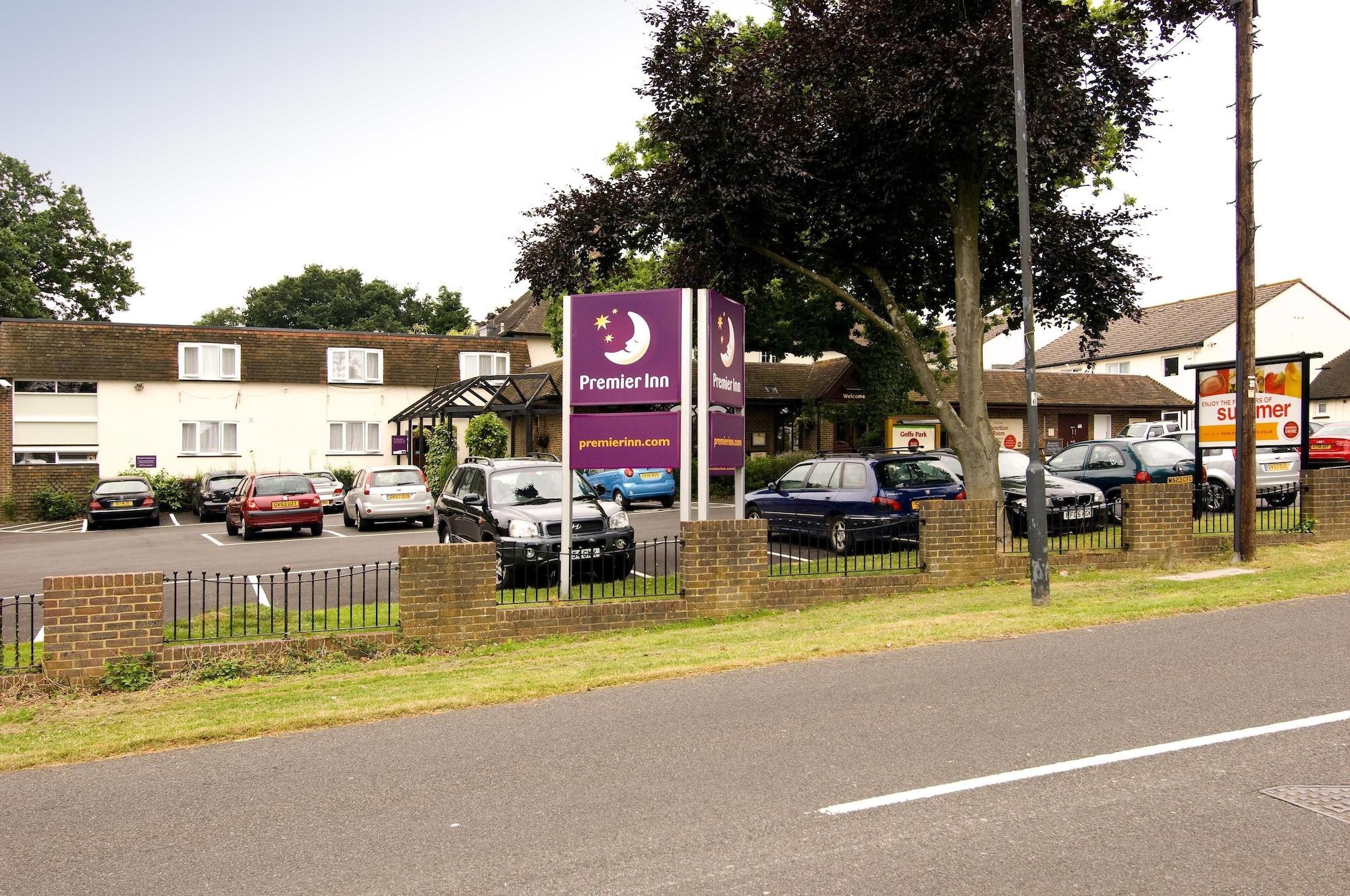 Vista Exterior Premier Inn Gatwick Crawley - Goff's Park
