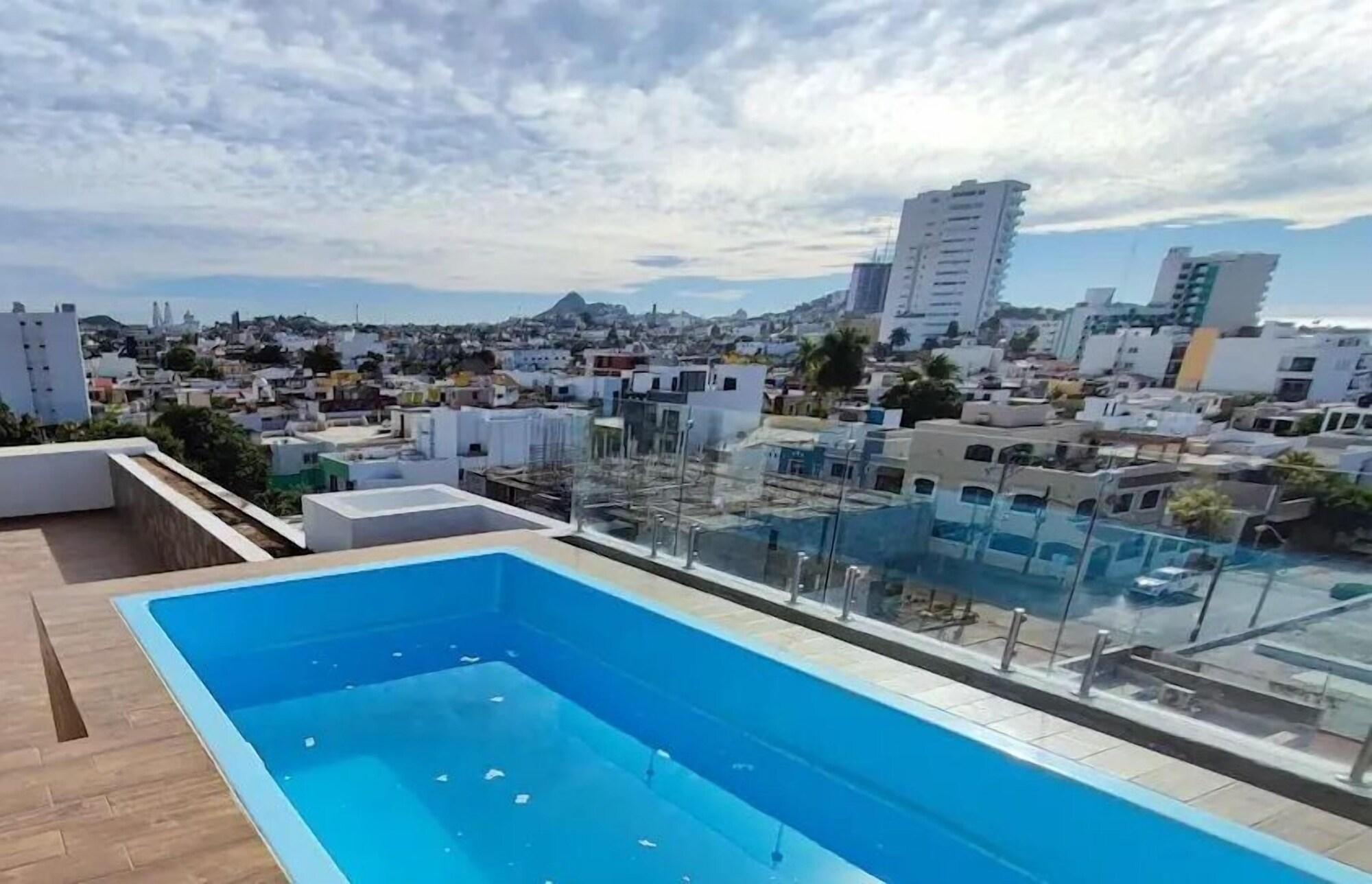 Vista Piscina Condos FRP