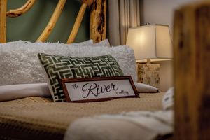 Alquiler Vacacional - Rayleigh Riverfront Retreat - Wedding Ceremonies Welcome.