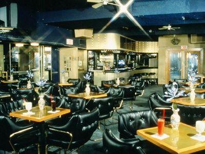 Bar/Salón El Dorado Inn Suites