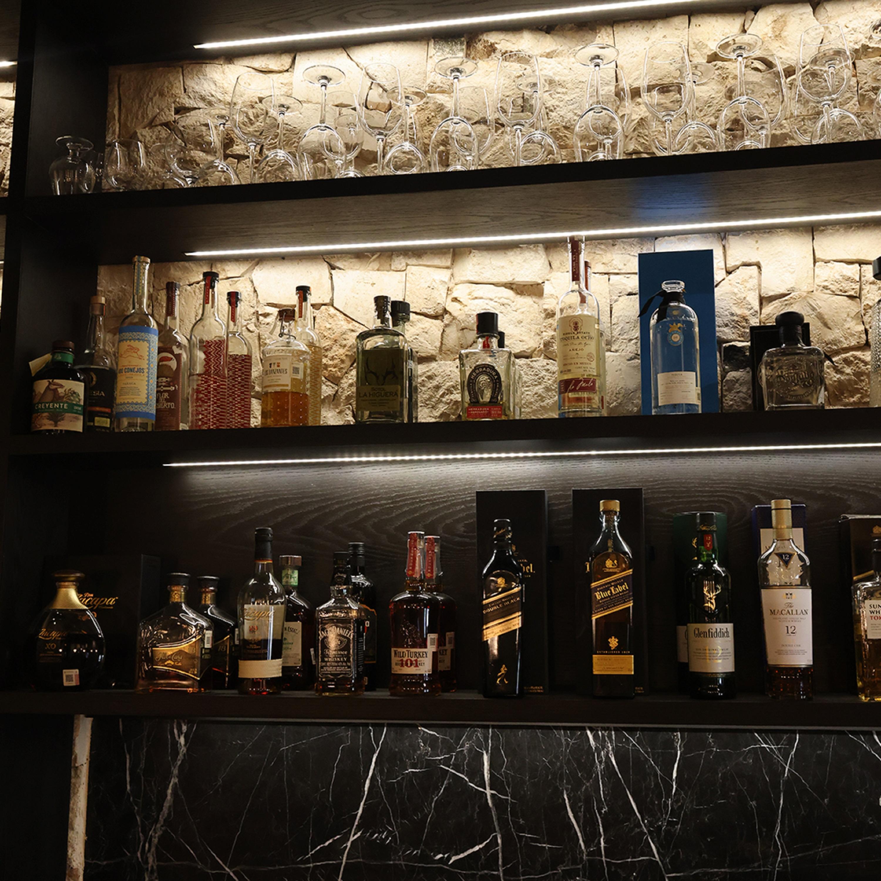 Bar/Salón Hotel Sutuk