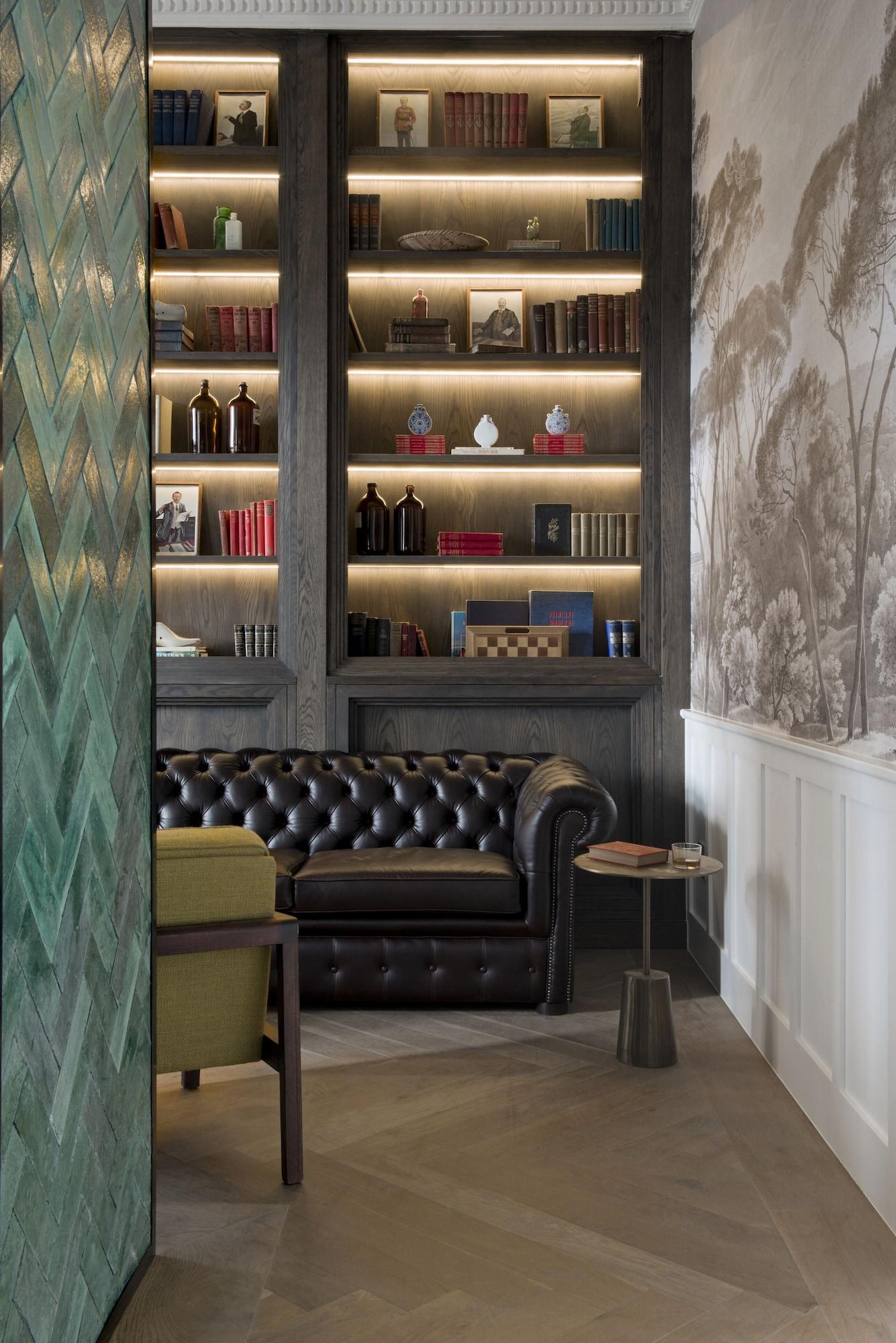 Bar/Salón Harpers House