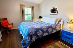Alquiler Vacacional - Flo’s Hideaway in the Heart of Thunderbolt just outside Savannah city limits