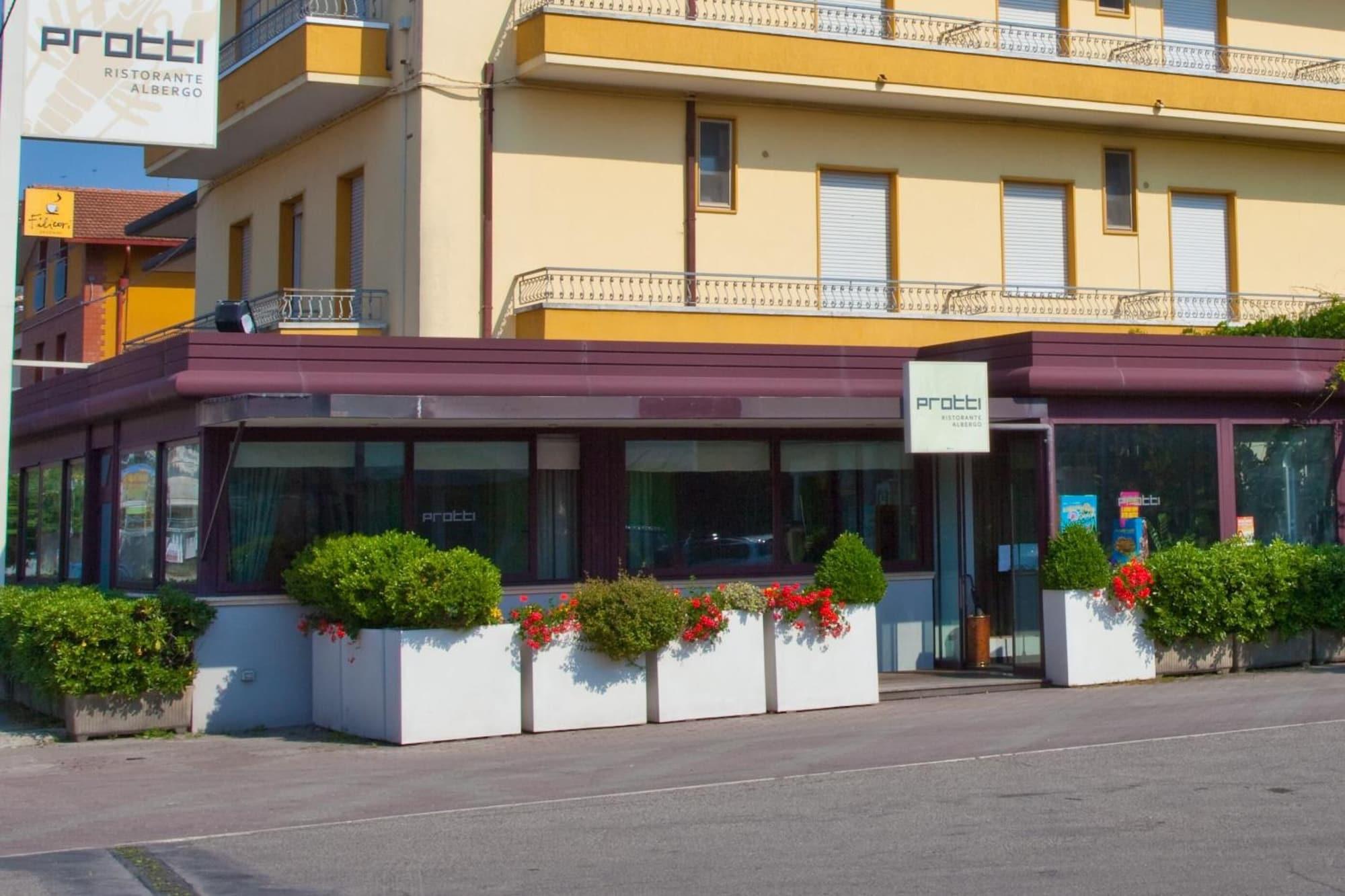 Vista Exterior Albergo Ristorante Protti